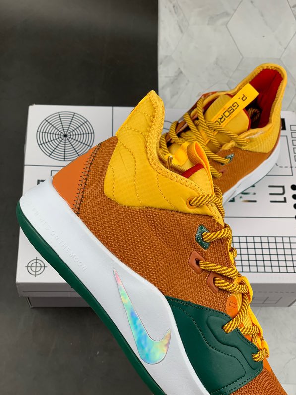 220<br />Nike PG3 EP保罗乔治三代<br />全明星配色 原盒原标 zoom前掌气垫<br />前掌包裹侧翼采用磨砂皮革呈现，绝对值得入手的一款实战篮球鞋 泡椒比赛已率先上脚 <br />货号：CI2140-901<br />Size：40 40.5 41 42 42.5 43 44 44.5 45 46