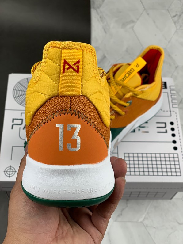 220<br />Nike PG3 EP保罗乔治三代<br />全明星配色 原盒原标 zoom前掌气垫<br />前掌包裹侧翼采用磨砂皮革呈现，绝对值得入手的一款实战篮球鞋 泡椒比赛已率先上脚 <br />货号：CI2140-901<br />Size：40 40.5 41 42 42.5 43 44 44.5 45 46