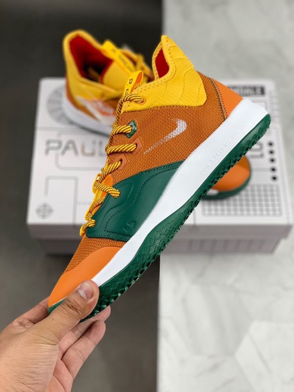 220<br />Nike PG3 EP保罗乔治三代<br />全明星配色 原盒原标 zoom前掌气垫<br />前掌包裹侧翼采用磨砂皮革呈现，绝对值得入手的一款实战篮球鞋 泡椒比赛已率先上脚 <br />货号：CI2140-901<br />Size：40 40.5 41 42 42.5 43 44 44.5 45 46
