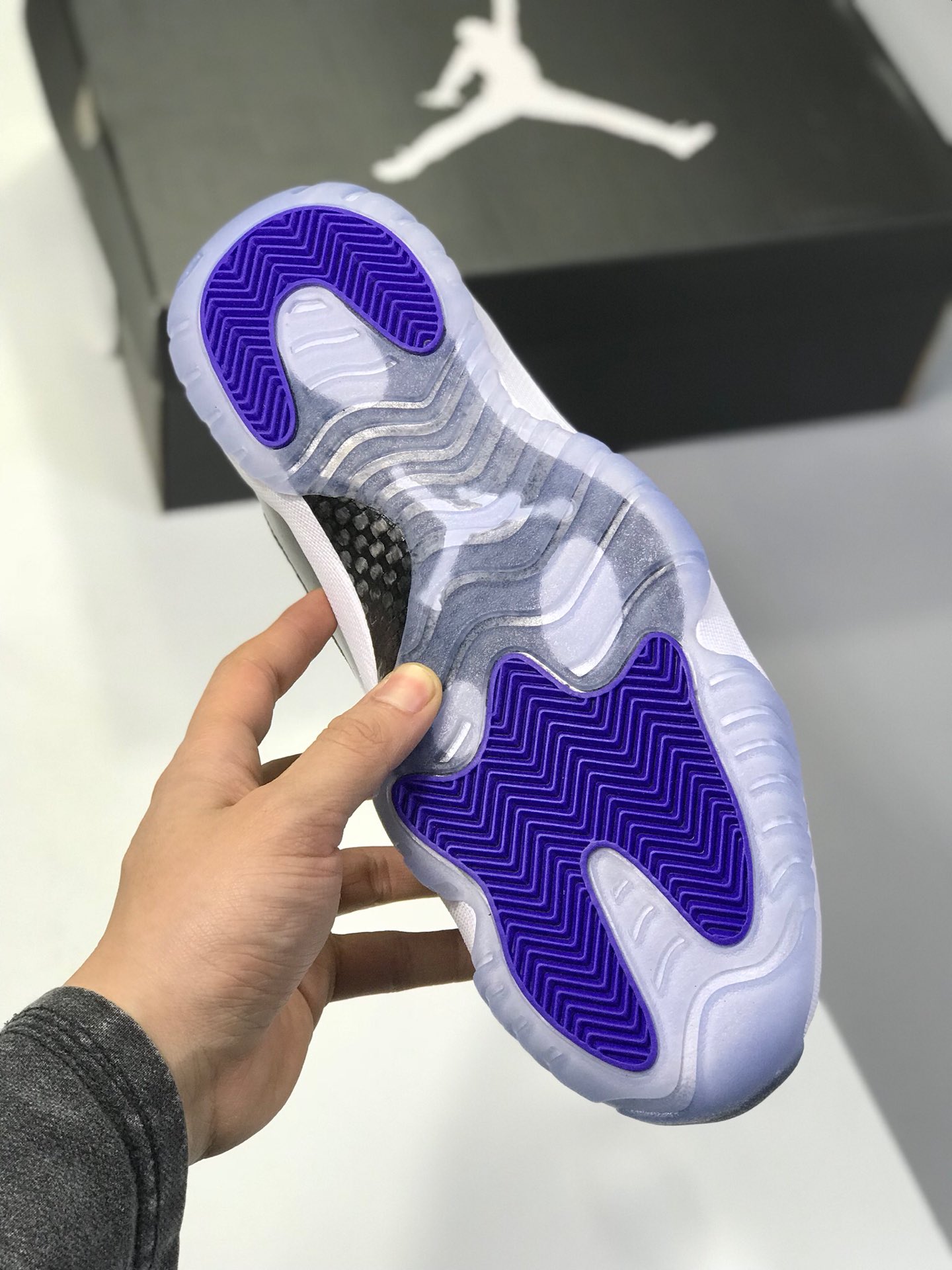 300低帮白黑康扣 莞产原底面  终端供应Air Jordan 11 Low Cool Grey 低帮  官方货号528896-003