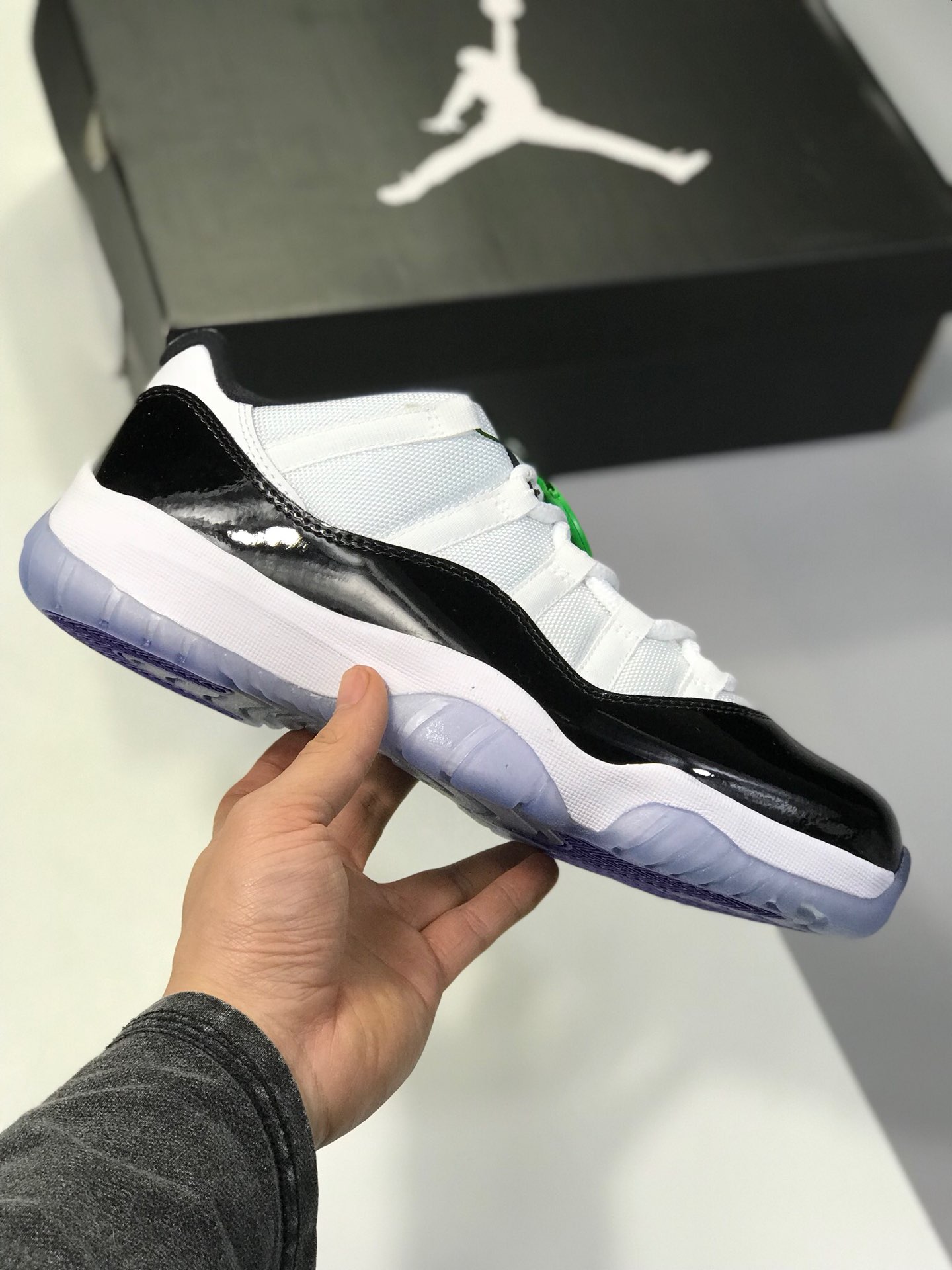 300低帮白黑康扣 莞产原底面  终端供应Air Jordan 11 Low Cool Grey 低帮  官方货号528896-003