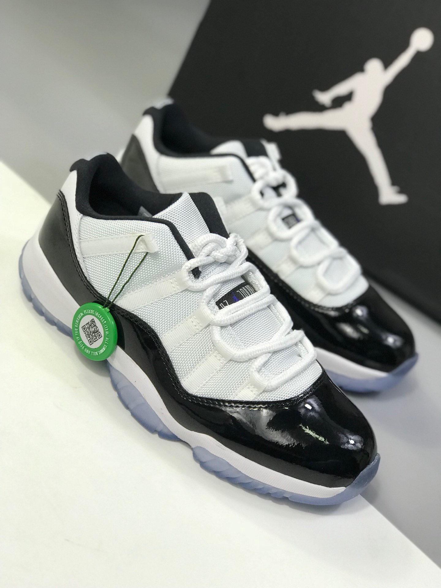 300低帮白黑康扣 莞产原底面  终端供应Air Jordan 11 Low Cool Grey 低帮  官方货号528896-003