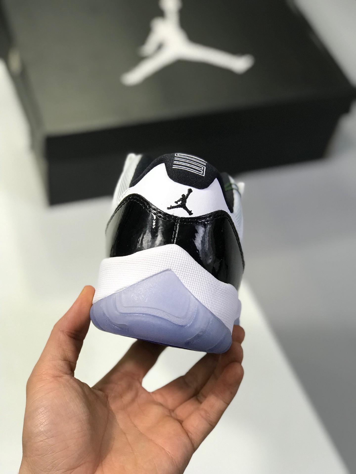 300低帮白黑康扣 莞产原底面  终端供应Air Jordan 11 Low Cool Grey 低帮  官方货号528896-003