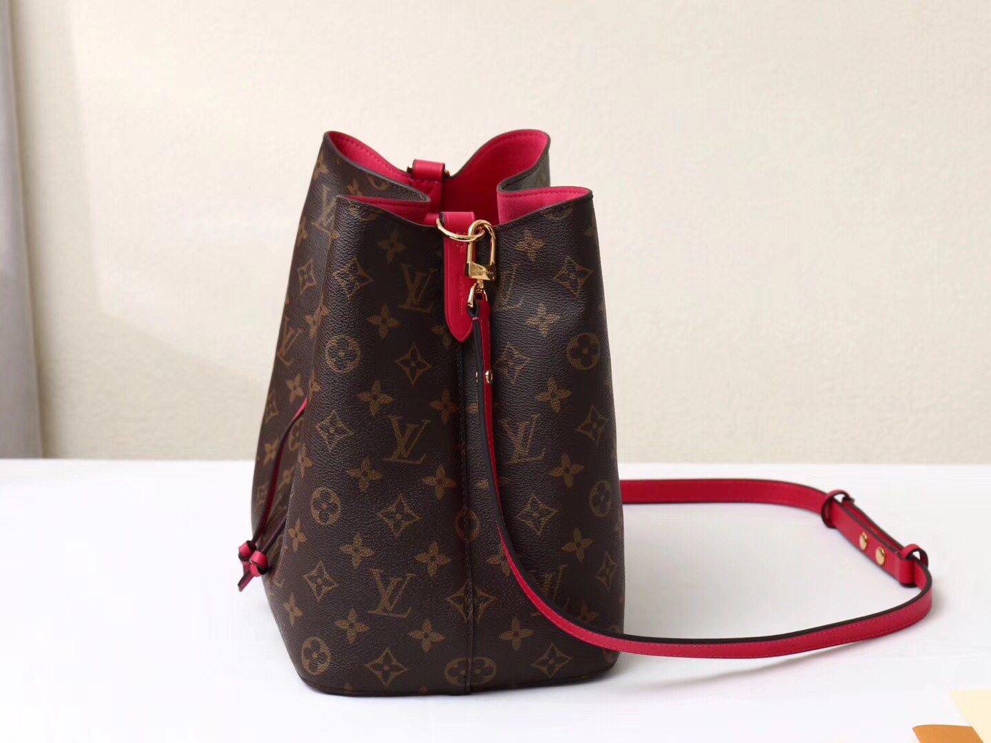 Online
 Louis Vuitton LV NeoNoe Bucket Bags Gold Red Rose Monogram Canvas Calfskin Cowhide Spring Collection M43570