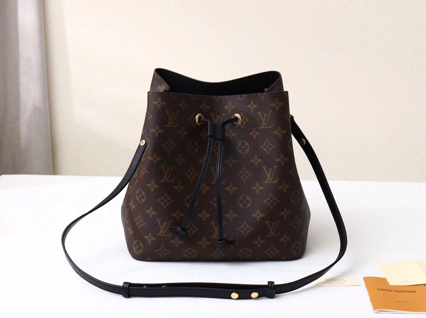 Louis Vuitton LV NeoNoe Bucket Bags Black Gold Monogram Canvas Calfskin Cowhide Spring Collection M44020