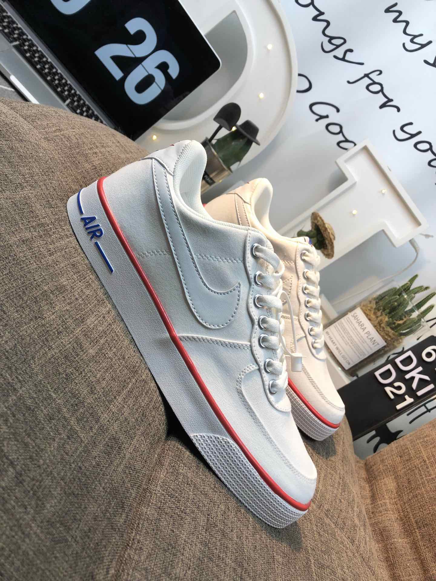 110<br />真标 Nike Air Force 1 空军一号 简版空军 帆布内置气垫 低帮板鞋 36 36.5 37 38 38.5 39 40 40.5 41 42 42.5 43 44