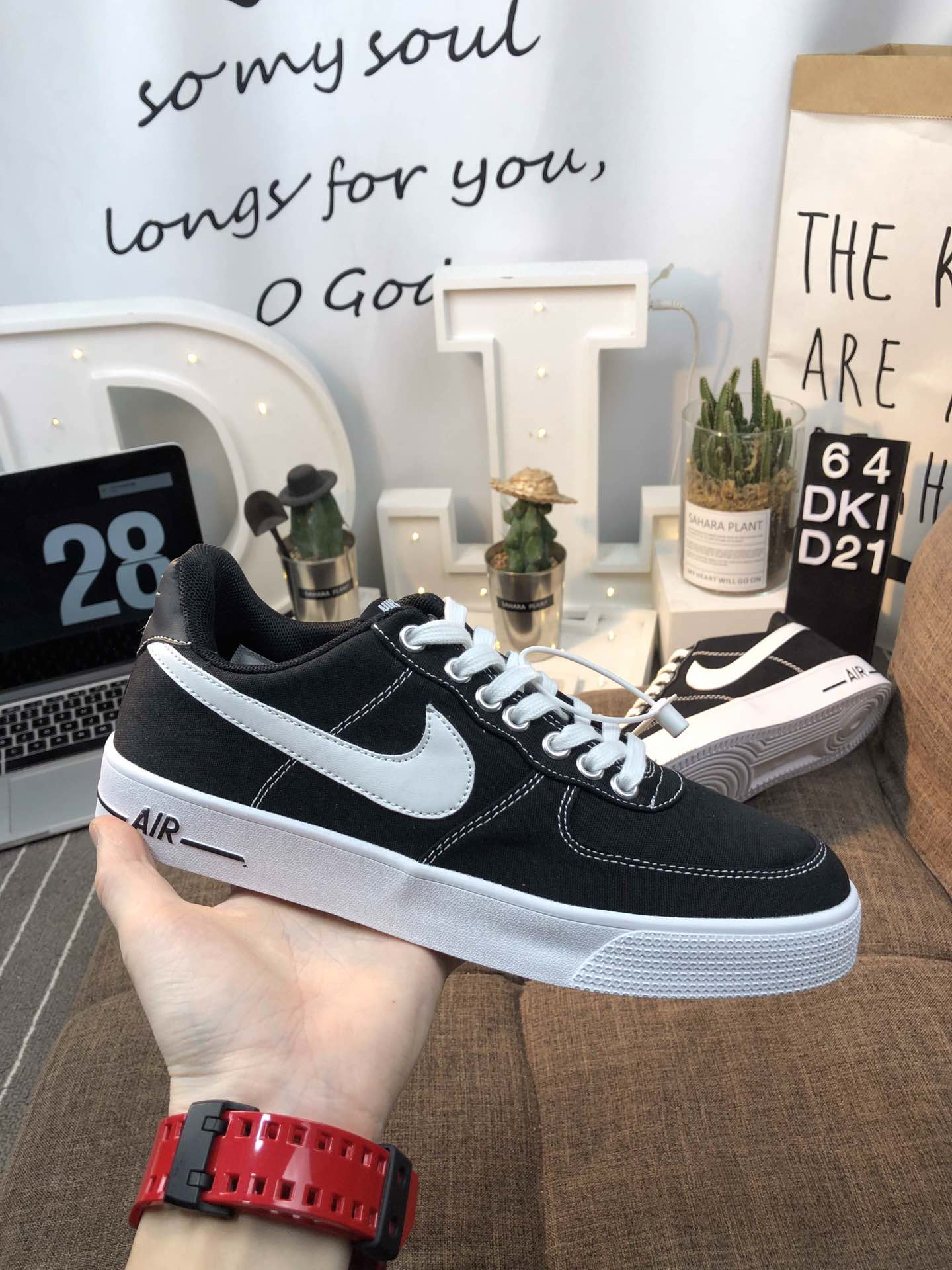 110<br />真标 Nike Air Force 1 空军一号 简版空军 帆布内置气垫 低帮板鞋 36 36.5 37 38 38.5 39 40 40.5 41 42 42.5 43 44