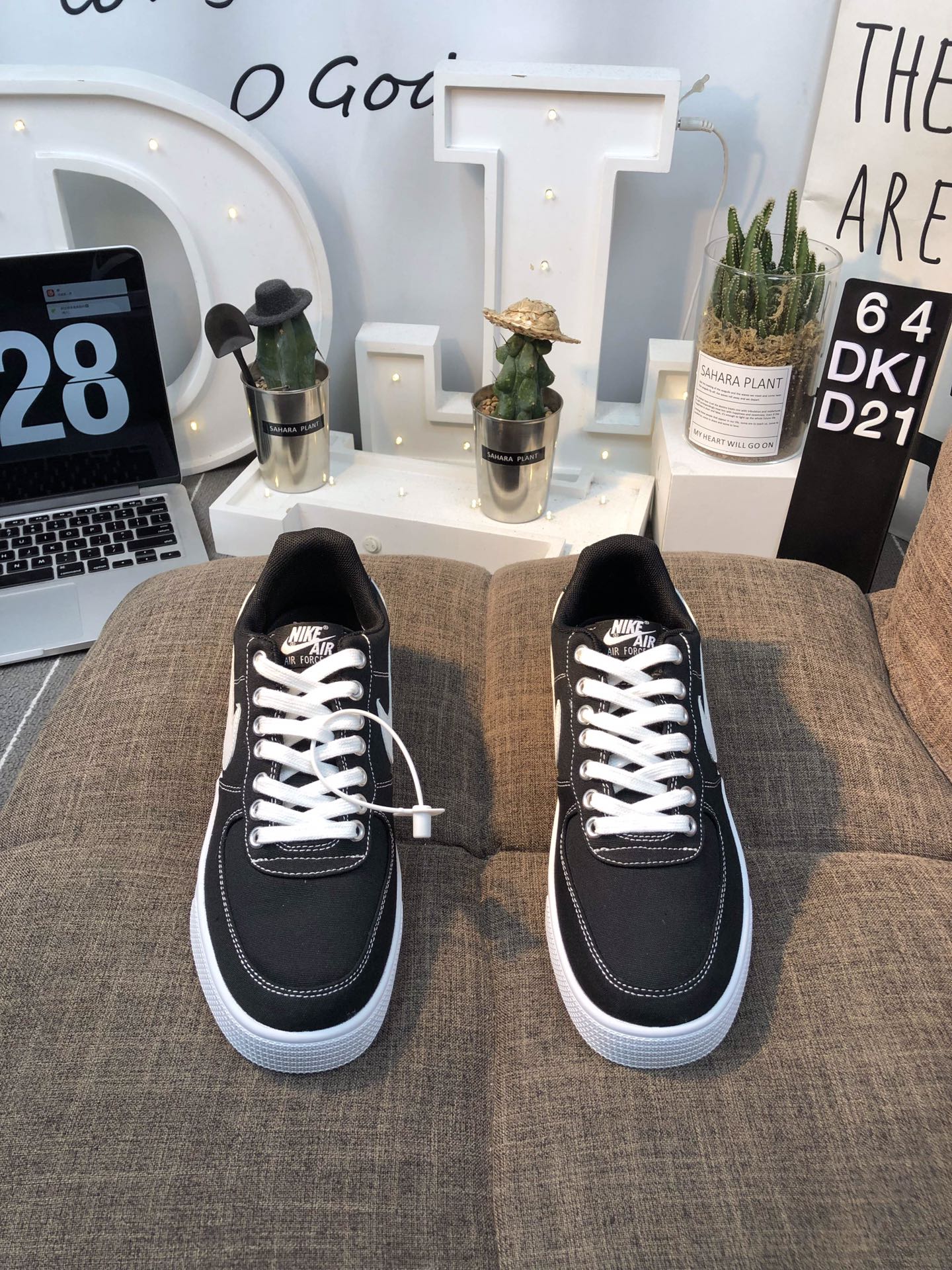 110<br />真标 Nike Air Force 1 空军一号 简版空军 帆布内置气垫 低帮板鞋 36 36.5 37 38 38.5 39 40 40.5 41 42 42.5 43 44