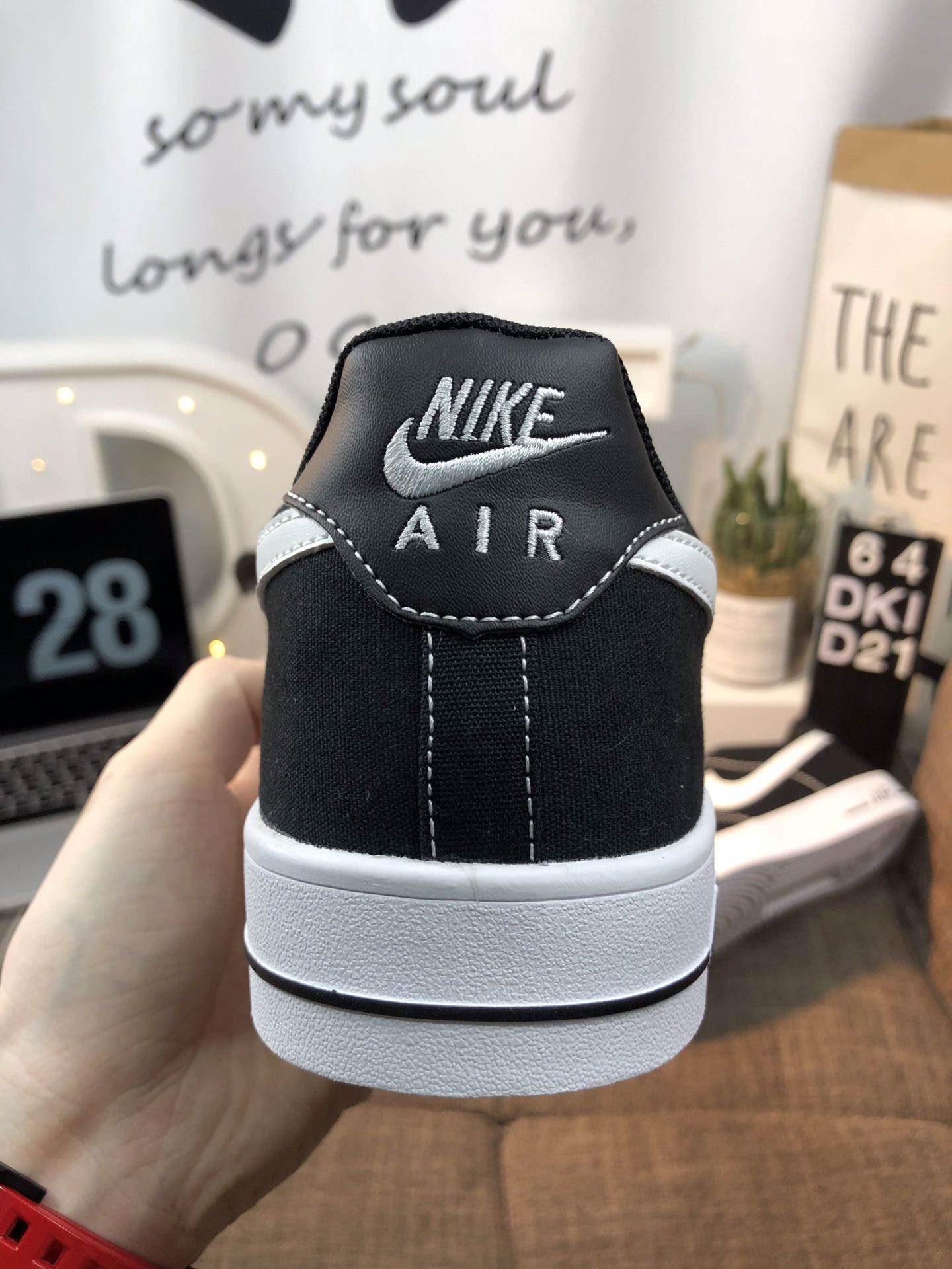 110<br />真标 Nike Air Force 1 空军一号 简版空军 帆布内置气垫 低帮板鞋 36 36.5 37 38 38.5 39 40 40.5 41 42 42.5 43 44