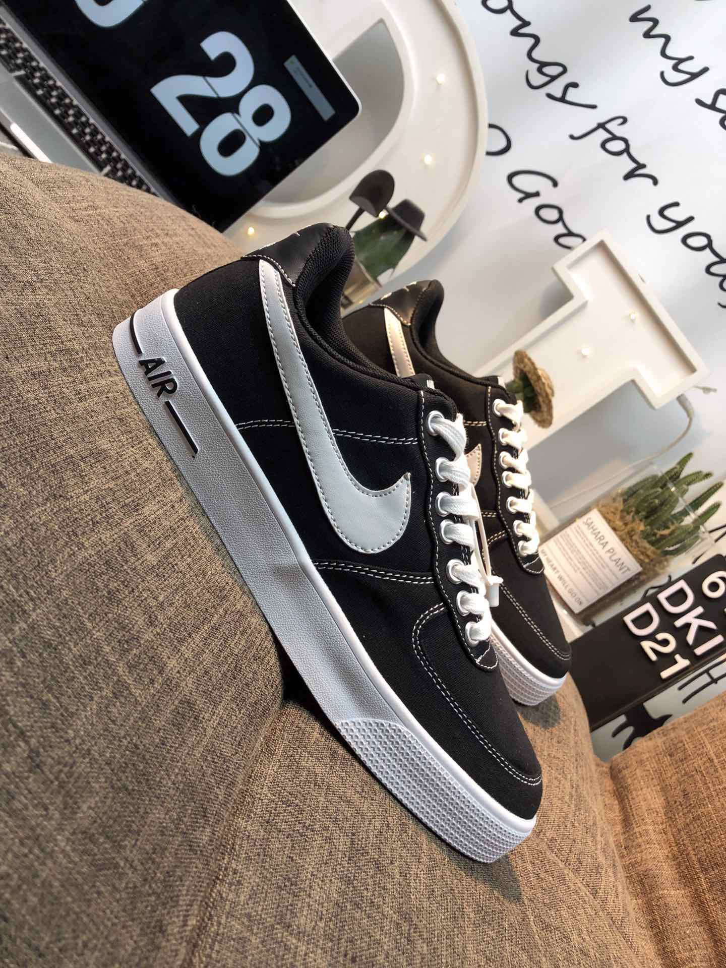 110<br />真标 Nike Air Force 1 空军一号 简版空军 帆布内置气垫 低帮板鞋 36 36.5 37 38 38.5 39 40 40.5 41 42 42.5 43 44