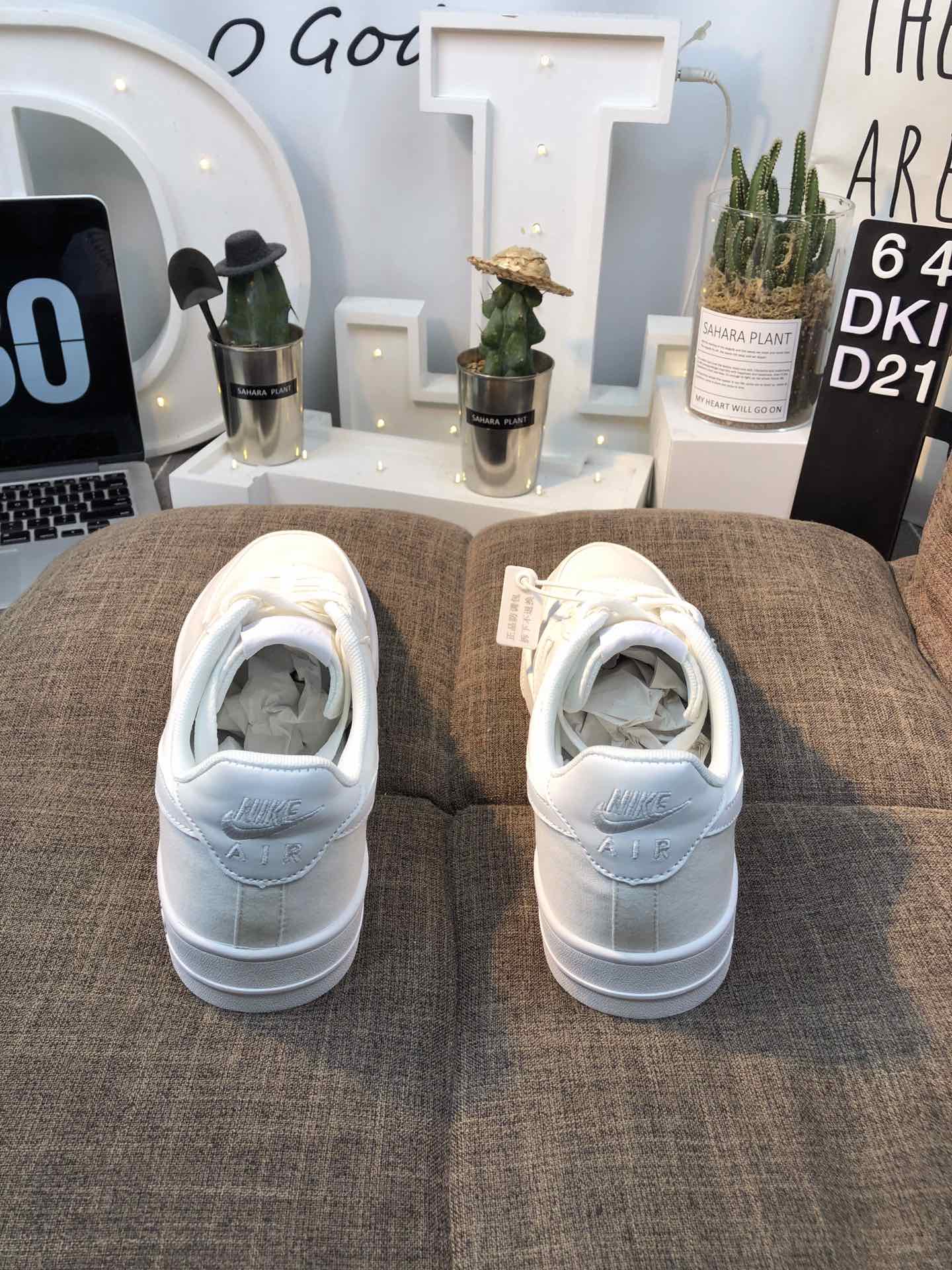 110<br />真标 Nike Air Force 1 空军一号 简版空军 帆布内置气垫 低帮板鞋 36 36.5 37 38 38.5 39 40 40.5 41 42 42.5 43 44