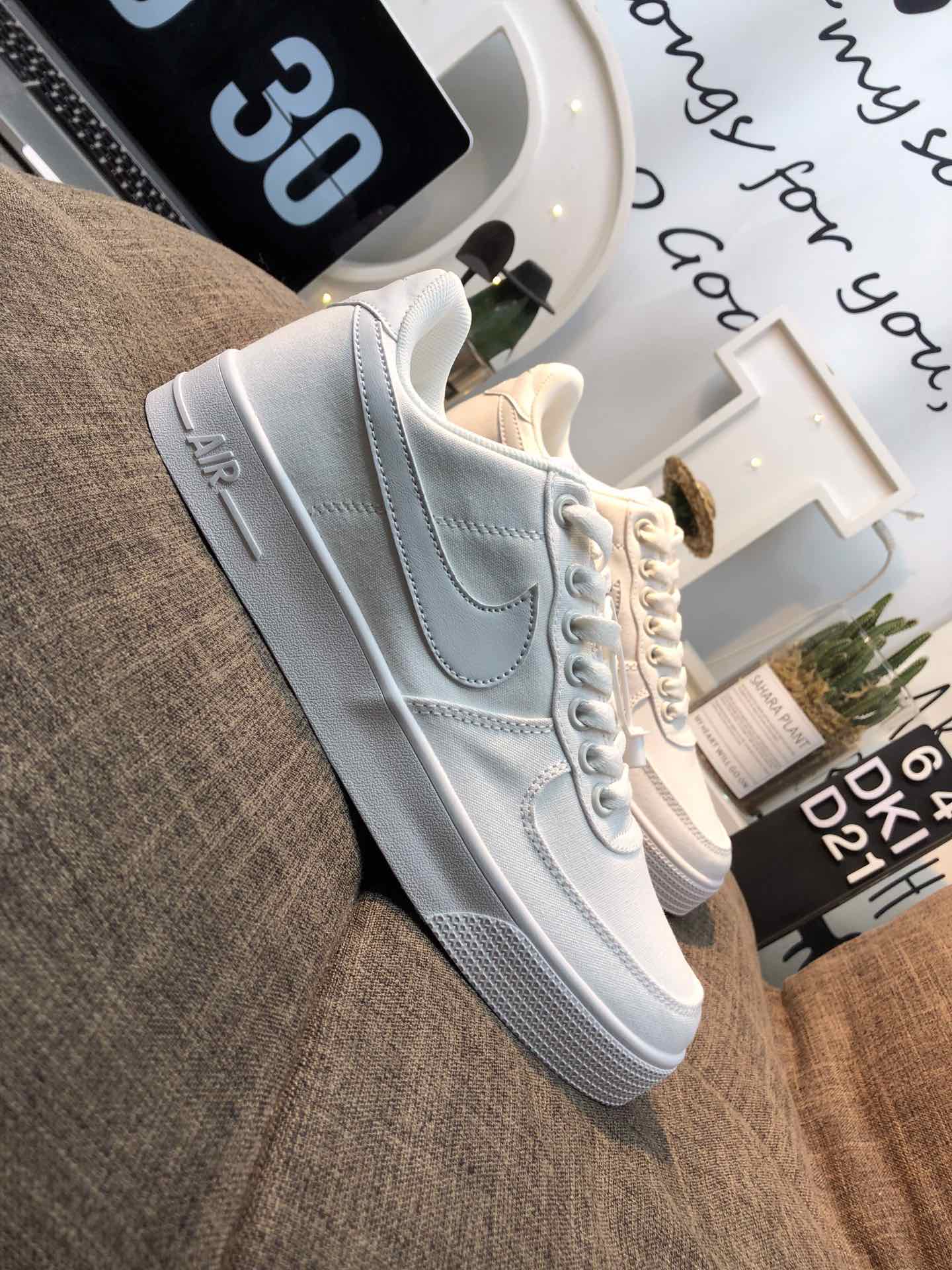 110<br />真标 Nike Air Force 1 空军一号 简版空军 帆布内置气垫 低帮板鞋 36 36.5 37 38 38.5 39 40 40.5 41 42 42.5 43 44