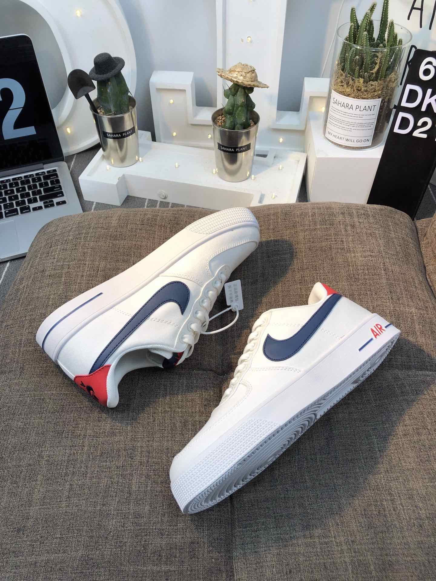 110<br />真标 Nike Air Force 1 空军一号 简版空军 帆布内置气垫 低帮板鞋 36 36.5 37 38 38.5 39 40 40.5 41 42 42.5 43 44