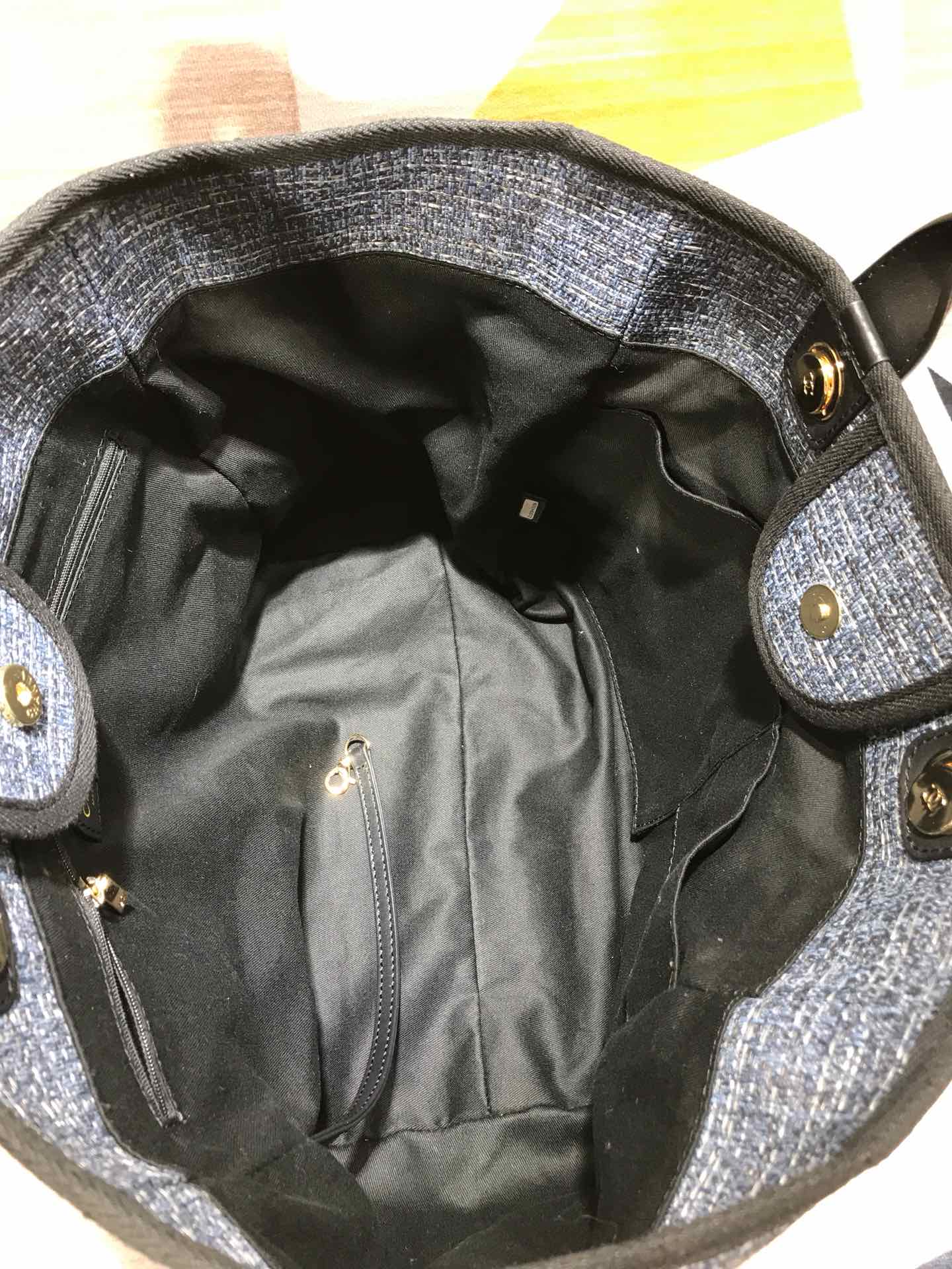 Luxury 专柜款经典手袋 9