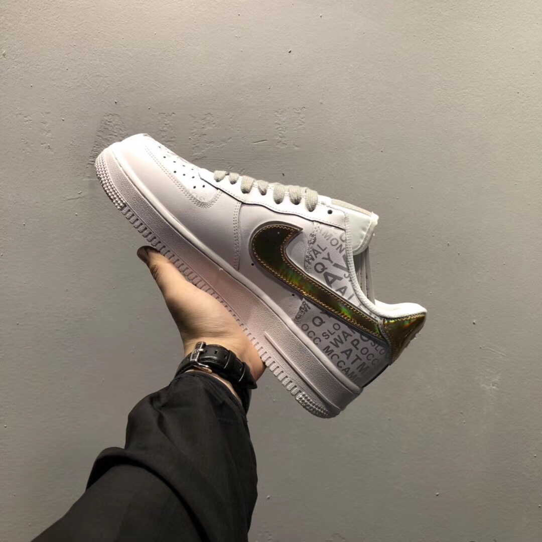 220<br />市面200 NBA官方定制 公牛冠军纪念款 公司级 Nike Air Force 1 Low '07  空军一号低帮休闲板鞋 原盒原标 内置全掌气垫 高清洁度 完美鞋型 货号：AQ6602-255 尺码：39 40 40.5 41 42 42.5 43 44 44.5 45