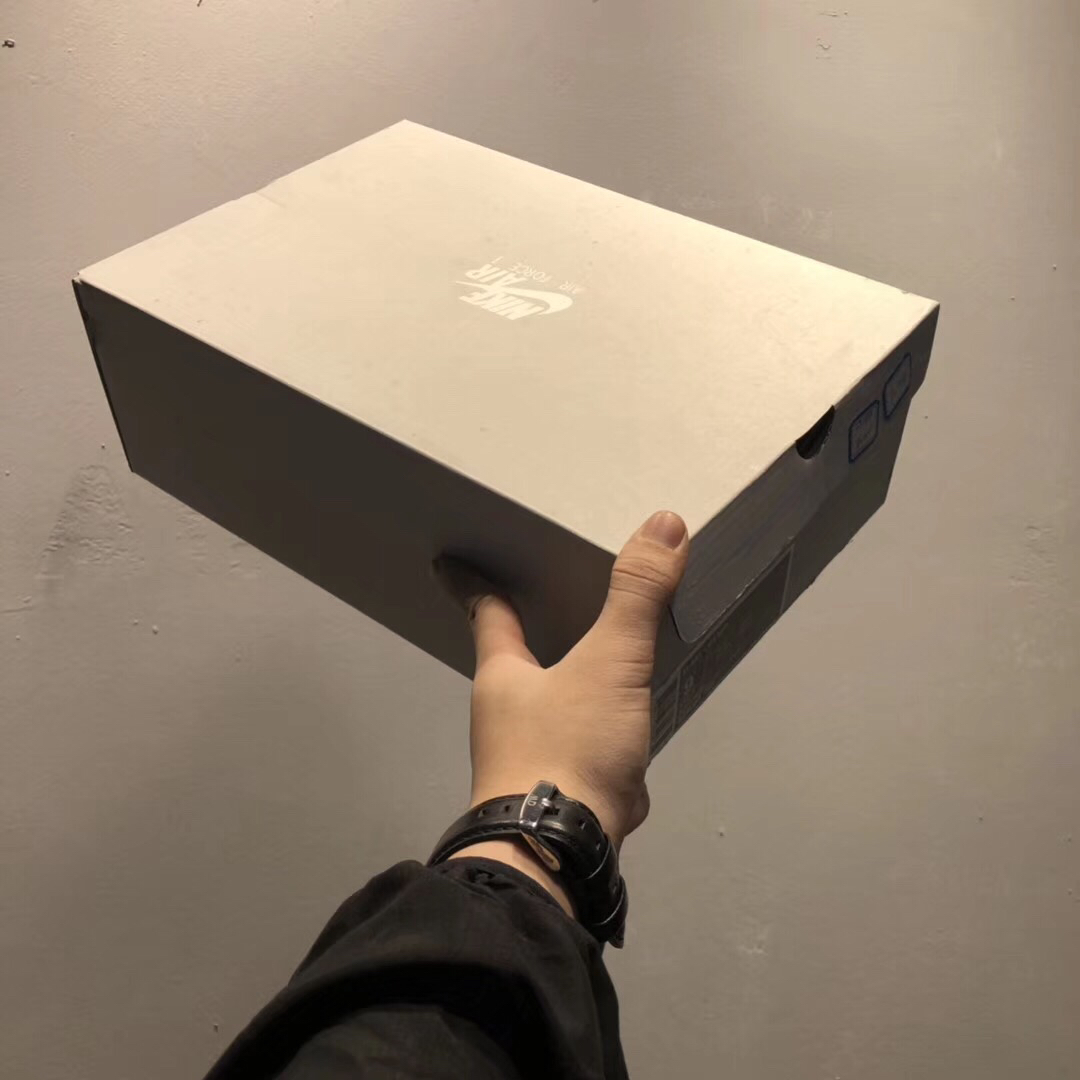 220<br />市面200 NBA官方定制 公牛冠军纪念款 公司级 Nike Air Force 1 Low '07  空军一号低帮休闲板鞋 原盒原标 内置全掌气垫 高清洁度 完美鞋型 货号：AQ6602-255 尺码：39 40 40.5 41 42 42.5 43 44 44.5 45