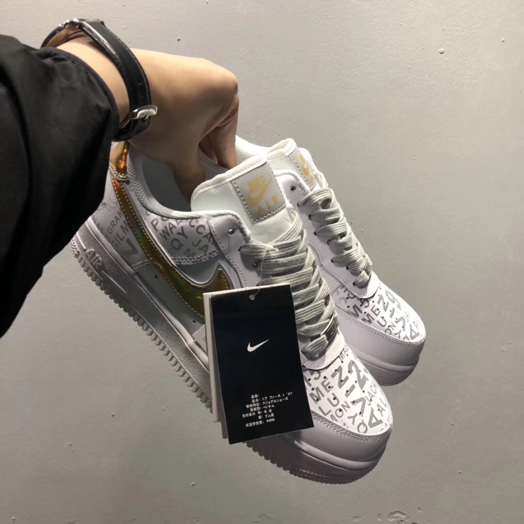 220<br />市面200 NBA官方定制 公牛冠军纪念款 公司级 Nike Air Force 1 Low '07  空军一号低帮休闲板鞋 原盒原标 内置全掌气垫 高清洁度 完美鞋型 货号：AQ6602-255 尺码：39 40 40.5 41 42 42.5 43 44 44.5 45