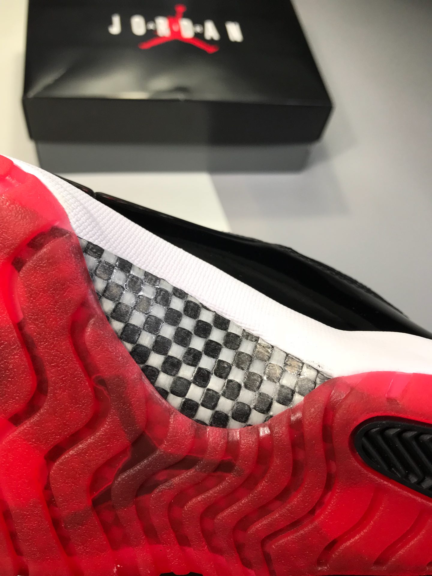 300 乔十一系列 渠道特供 官方原盒包装 纯原底面 Air Jordan 11 Retro “Berd”黑红高帮 378037-010