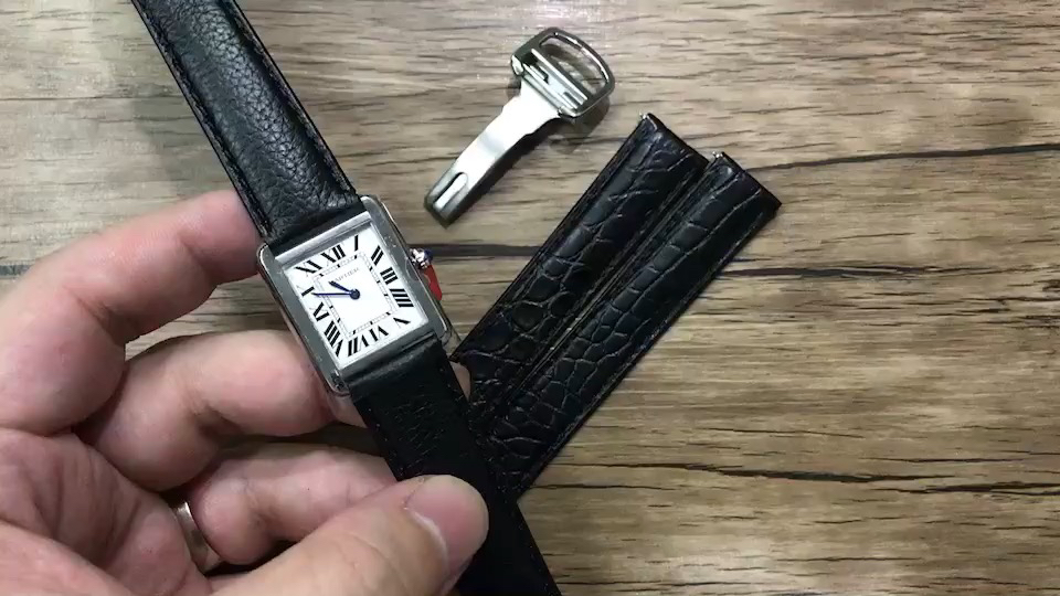 Cartier 卡地亚坦克女款小号腕表，也可以换鳄鱼皮
