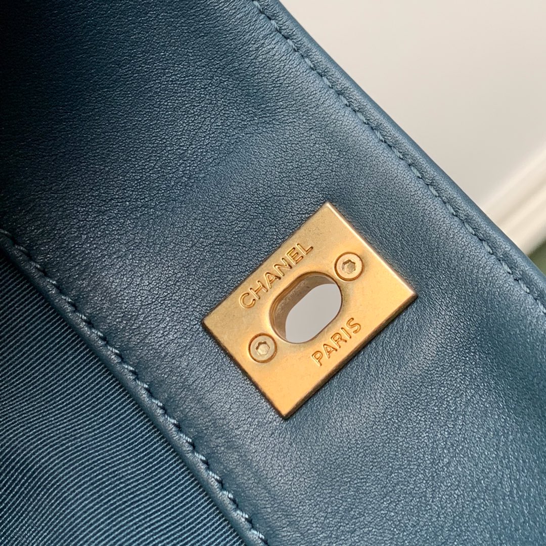 Premium Platinum Edition Chanel 2018 Badge Hippie Bag 6