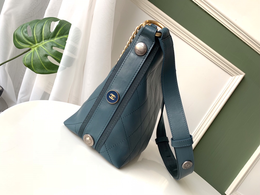 Premium Platinum Edition Chanel 2018 Badge Hippie Bag 3