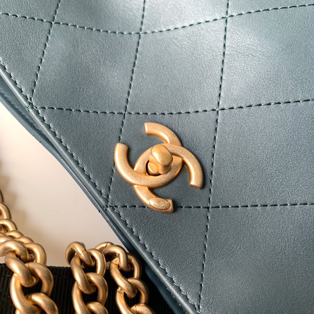 Premium Platinum Edition Chanel 2018 Badge Hippie Bag 7