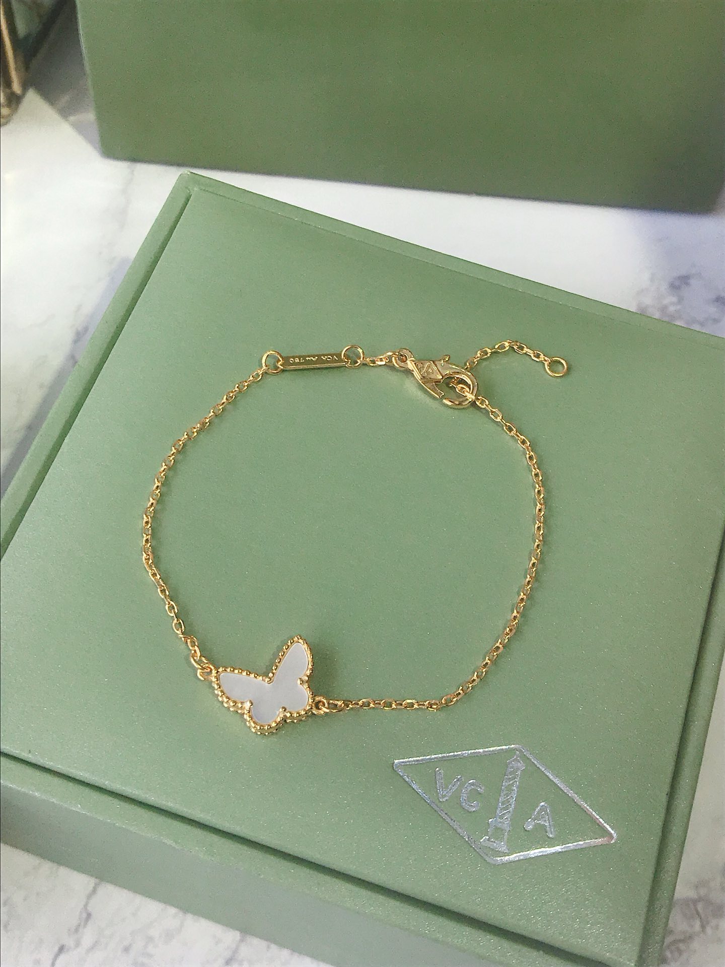 NO:360453,Rebate VCA white shell butterfly set A good choice to expose your collarbone Small and chic, Vca bracelet Vac necklace, necklace, bracelet19860909回货 VCA白贝小蝴蝶套装 露锁骨的好选择 小巧别致,Vca手链Vac项链,necklace,bracelet,Jewelry