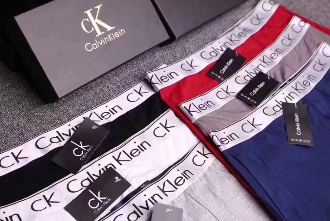  现货！！！！
。。。Calvin Klein 出新款 专柜品质 纯棉质弹力 透气 穿着舒适 🎉🎉
码数
