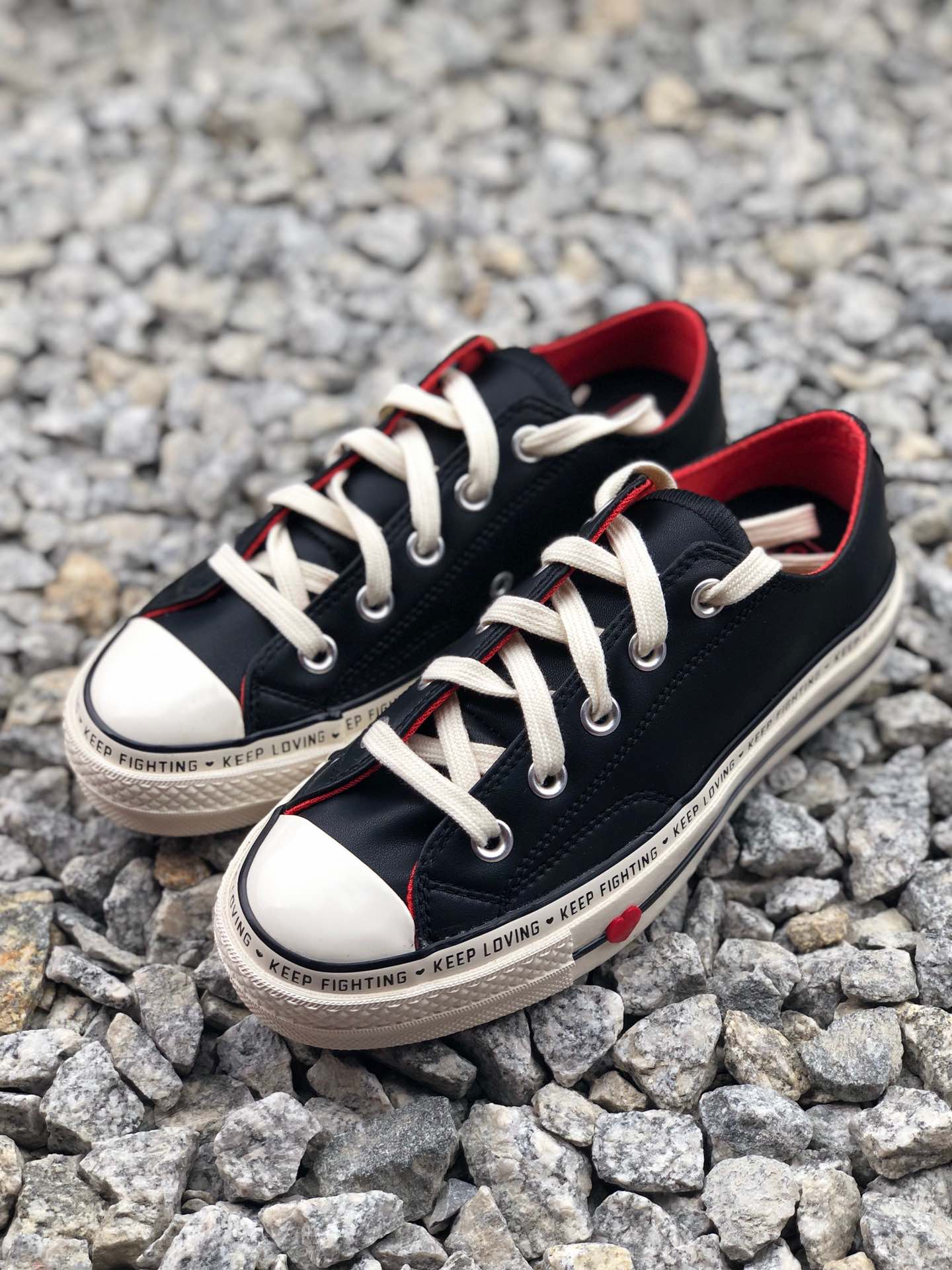 140   匡威Converse Chuck 70 Low Top“Love Graphic”1970低帮头层皮硫化百搭运动板鞋 黑红低帮官方货号：563473c