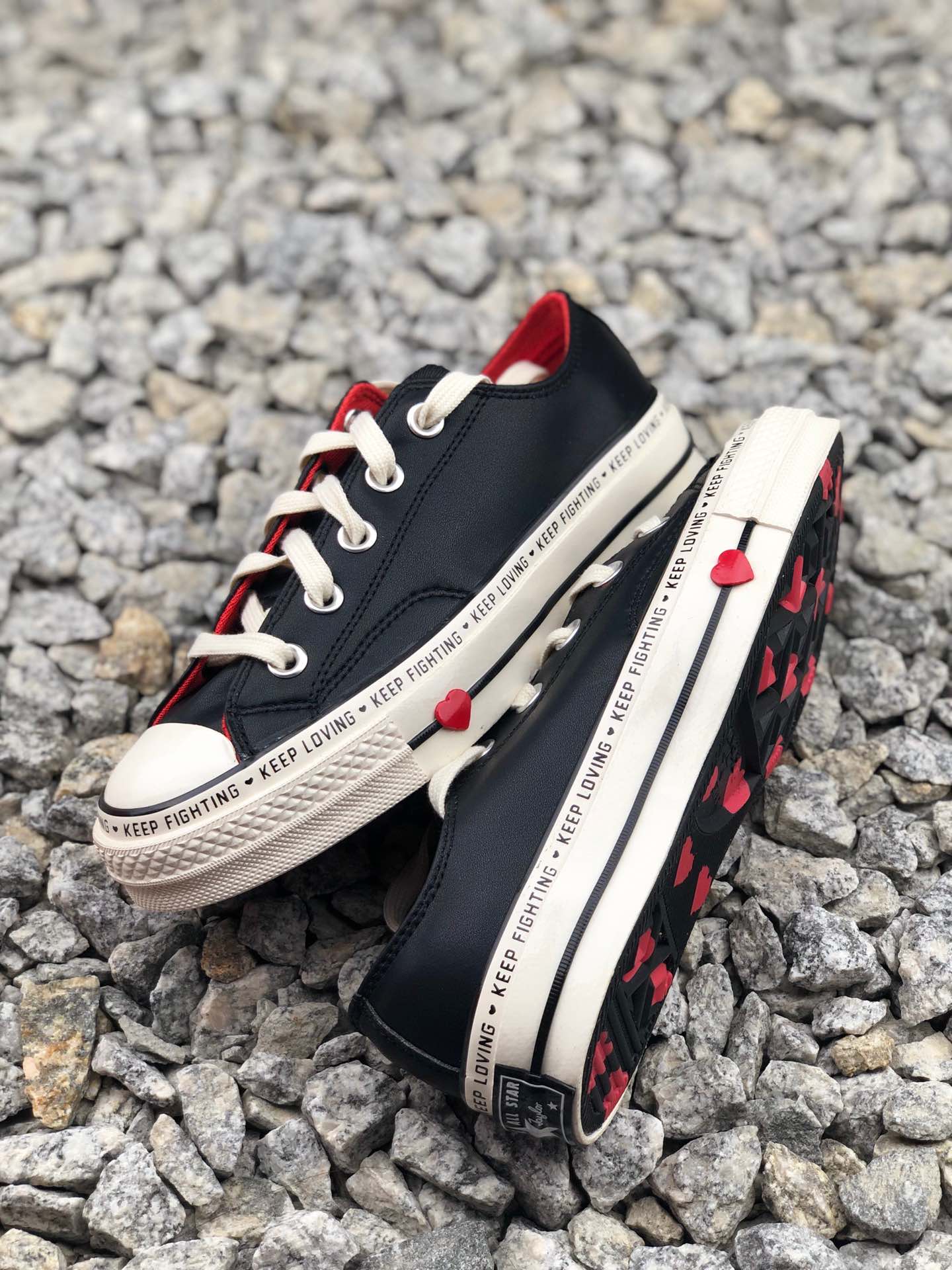 140   匡威Converse Chuck 70 Low Top“Love Graphic”1970低帮头层皮硫化百搭运动板鞋 黑红低帮官方货号：563473c