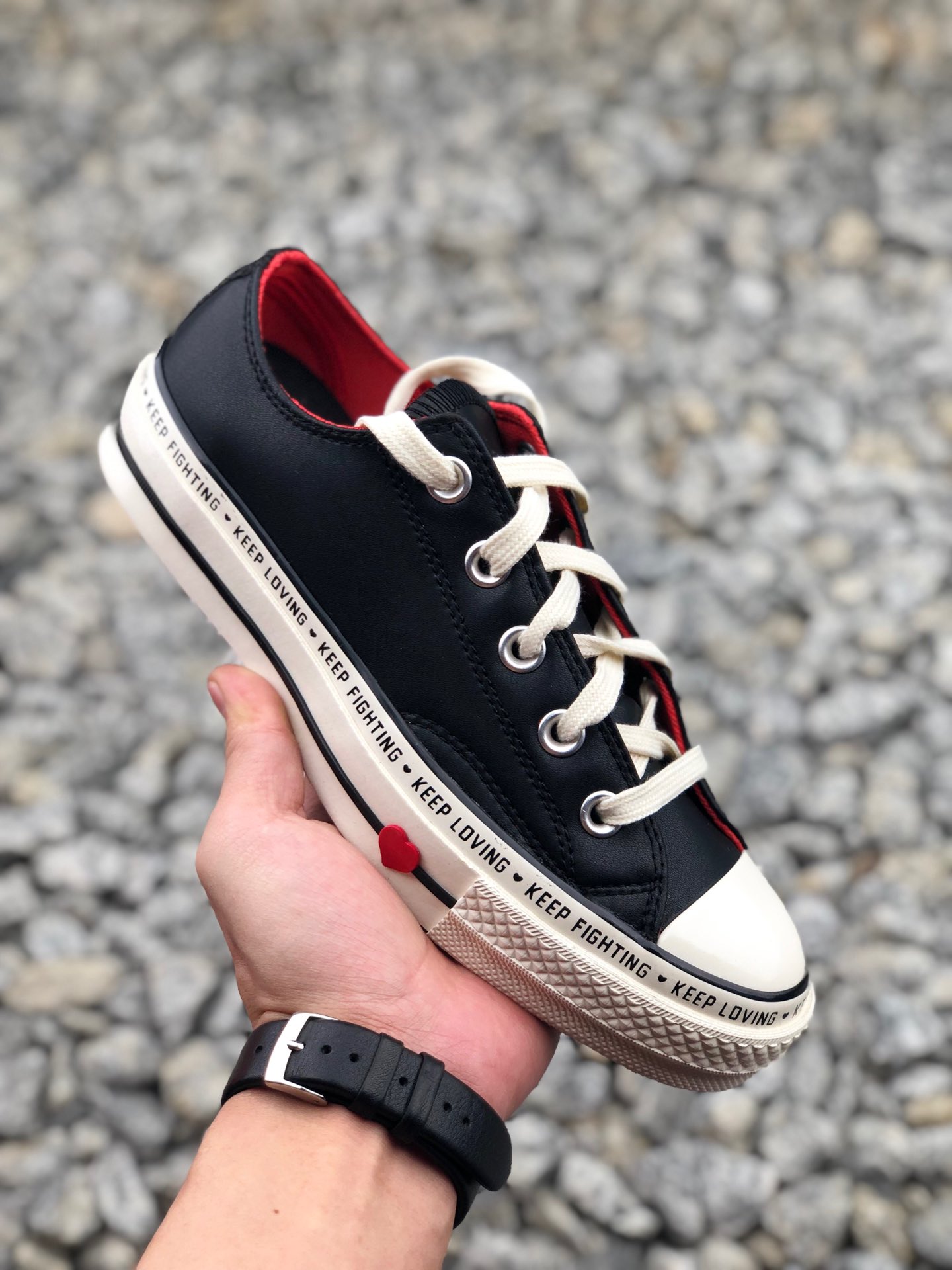 140   匡威Converse Chuck 70 Low Top“Love Graphic”1970低帮头层皮硫化百搭运动板鞋 黑红低帮官方货号：563473c