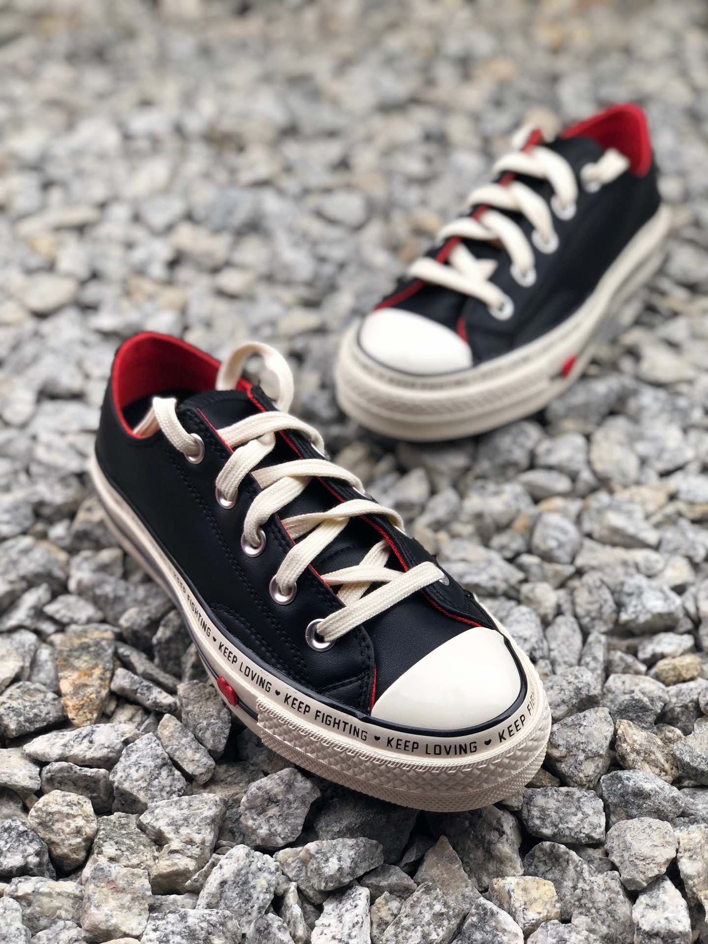 140   匡威Converse Chuck 70 Low Top“Love Graphic”1970低帮头层皮硫化百搭运动板鞋 黑红低帮官方货号：563473c