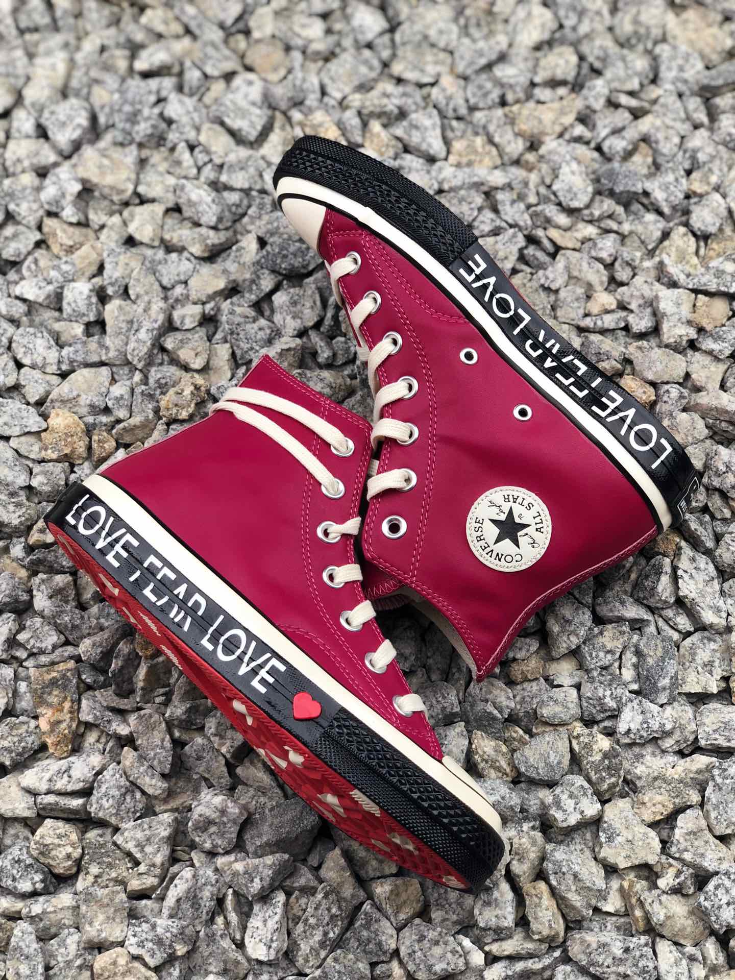 140 匡威Converse Chuck 70 Low Top“Love Graphic”1970头层皮硫化百搭运动板鞋“酒红高帮”官方货号：563475c