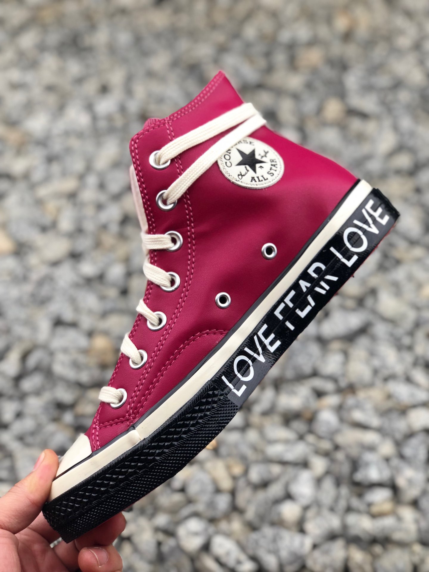 140 匡威Converse Chuck 70 Low Top“Love Graphic”1970头层皮硫化百搭运动板鞋“酒红高帮”官方货号：563475c