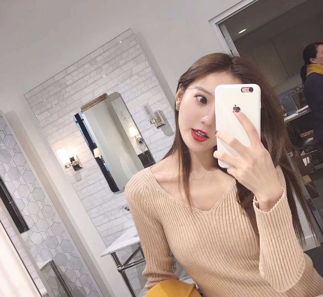 1556031016 2811695033 7