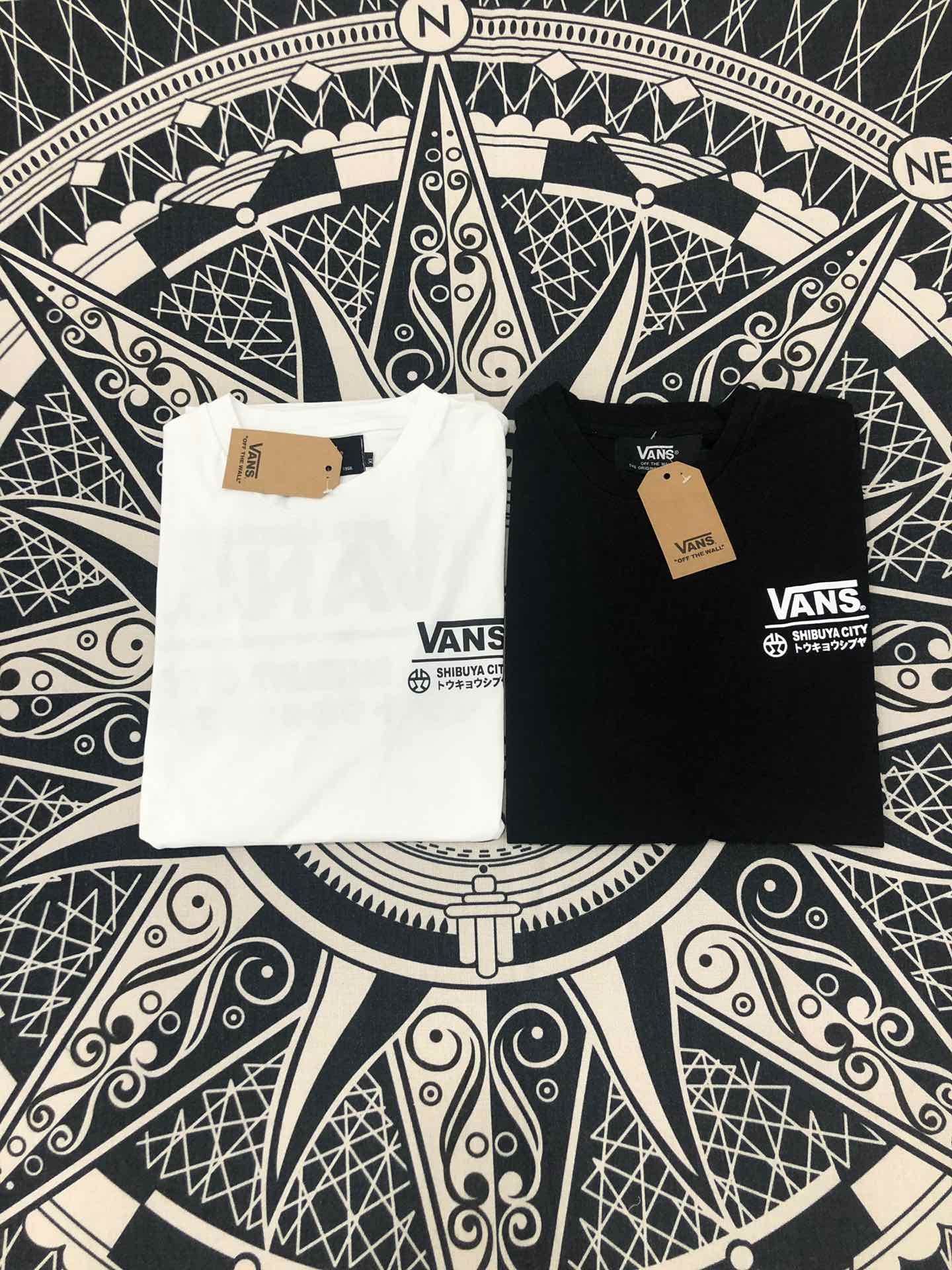 50 VANS万斯日版涉谷限定tee