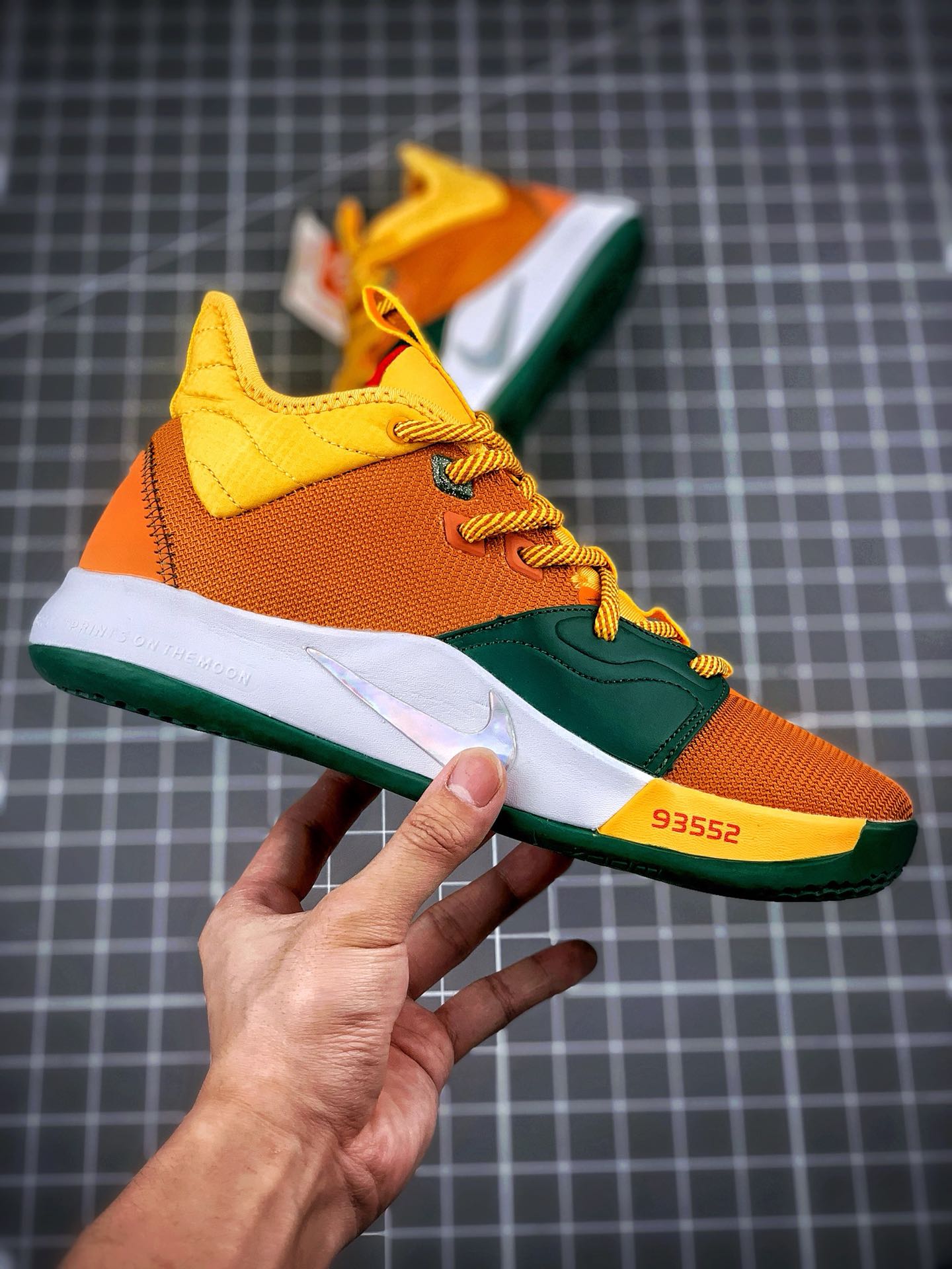 220Nike PG3 保罗乔治三代 绿橙原盒原标 zoom前掌气垫前掌包裹侧翼采用磨砂皮革 CI12140-901