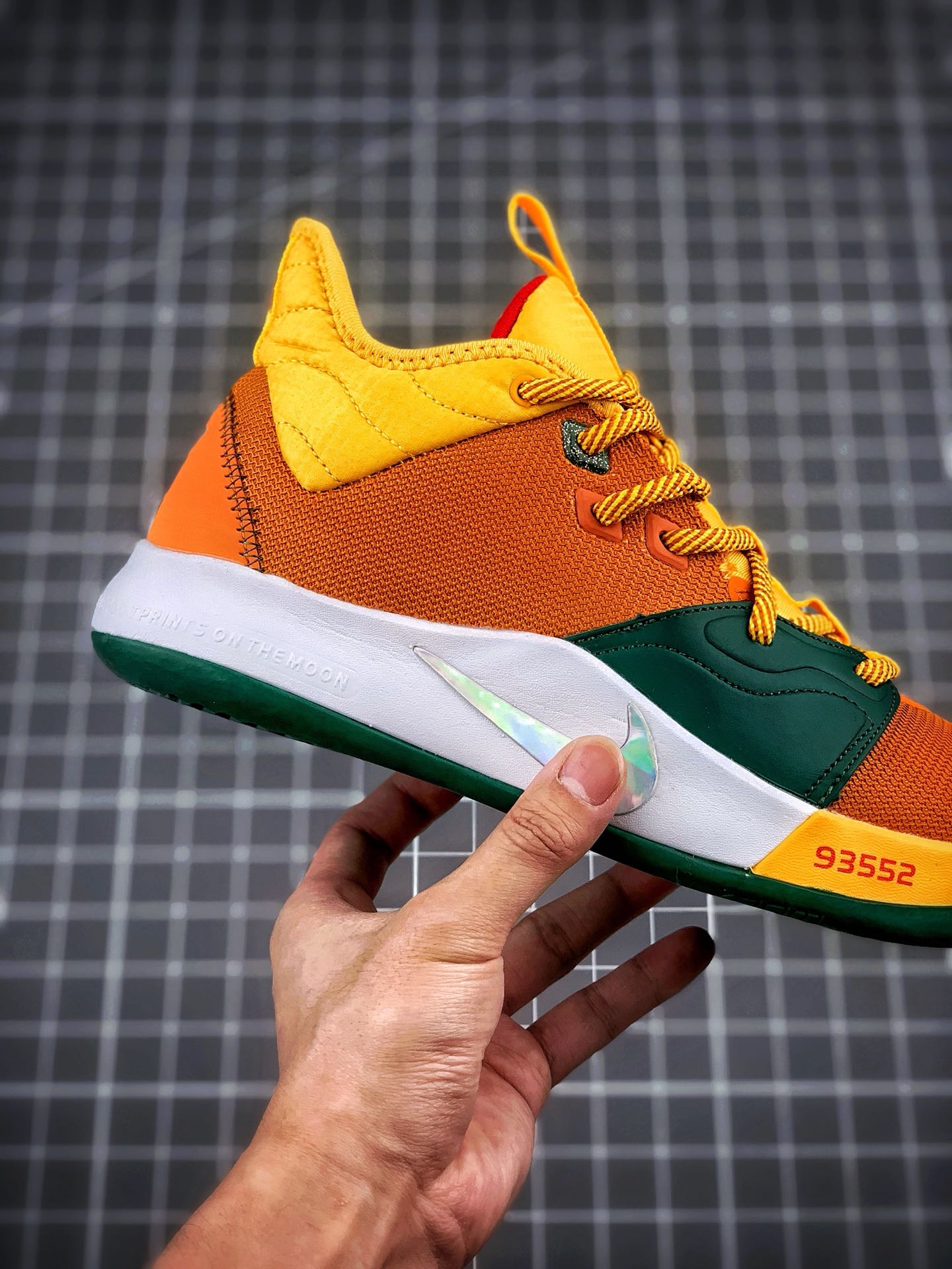 220Nike PG3 保罗乔治三代 绿橙原盒原标 zoom前掌气垫前掌包裹侧翼采用磨砂皮革 CI12140-901