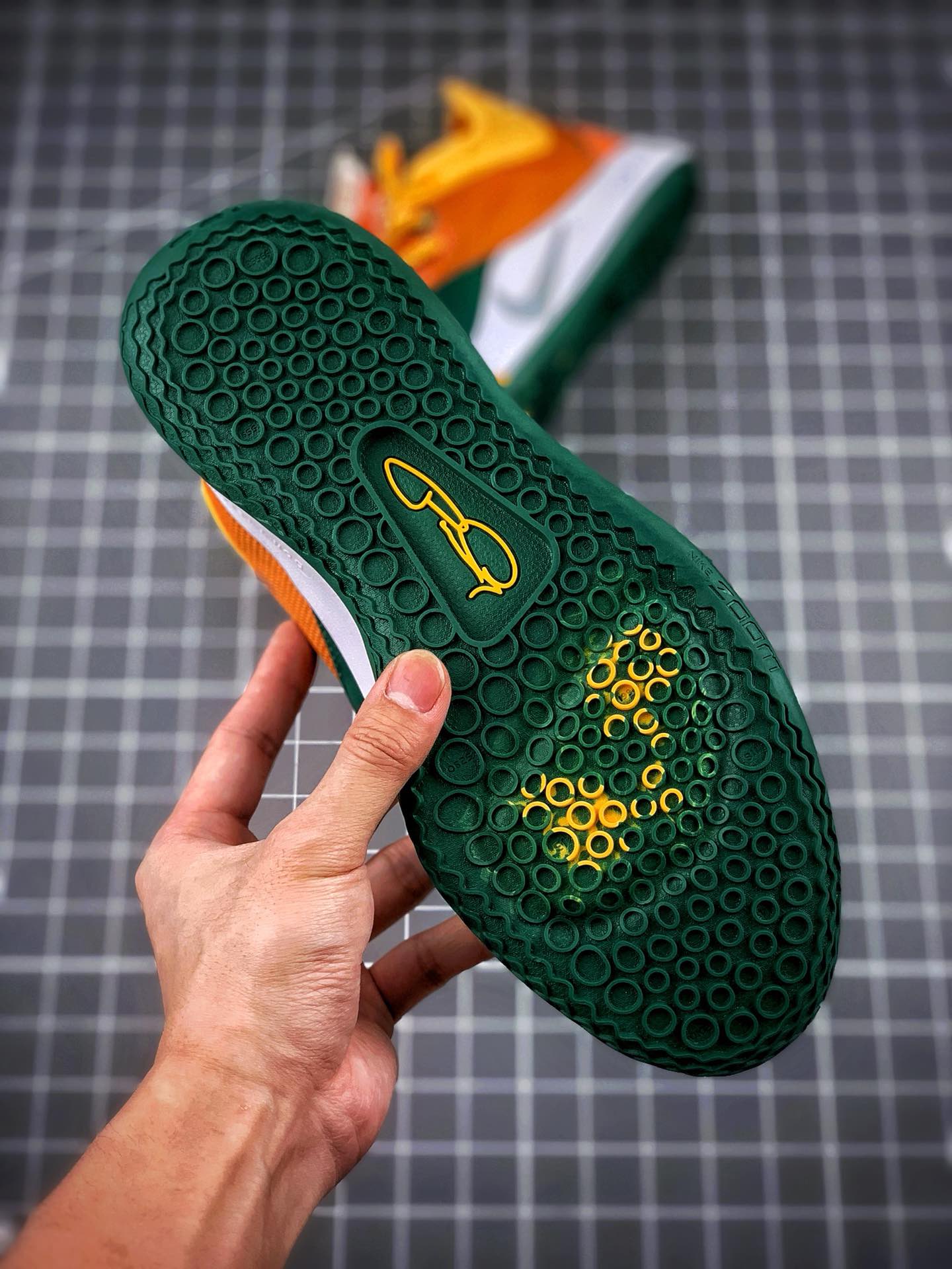 220Nike PG3 保罗乔治三代 绿橙原盒原标 zoom前掌气垫前掌包裹侧翼采用磨砂皮革 CI12140-901