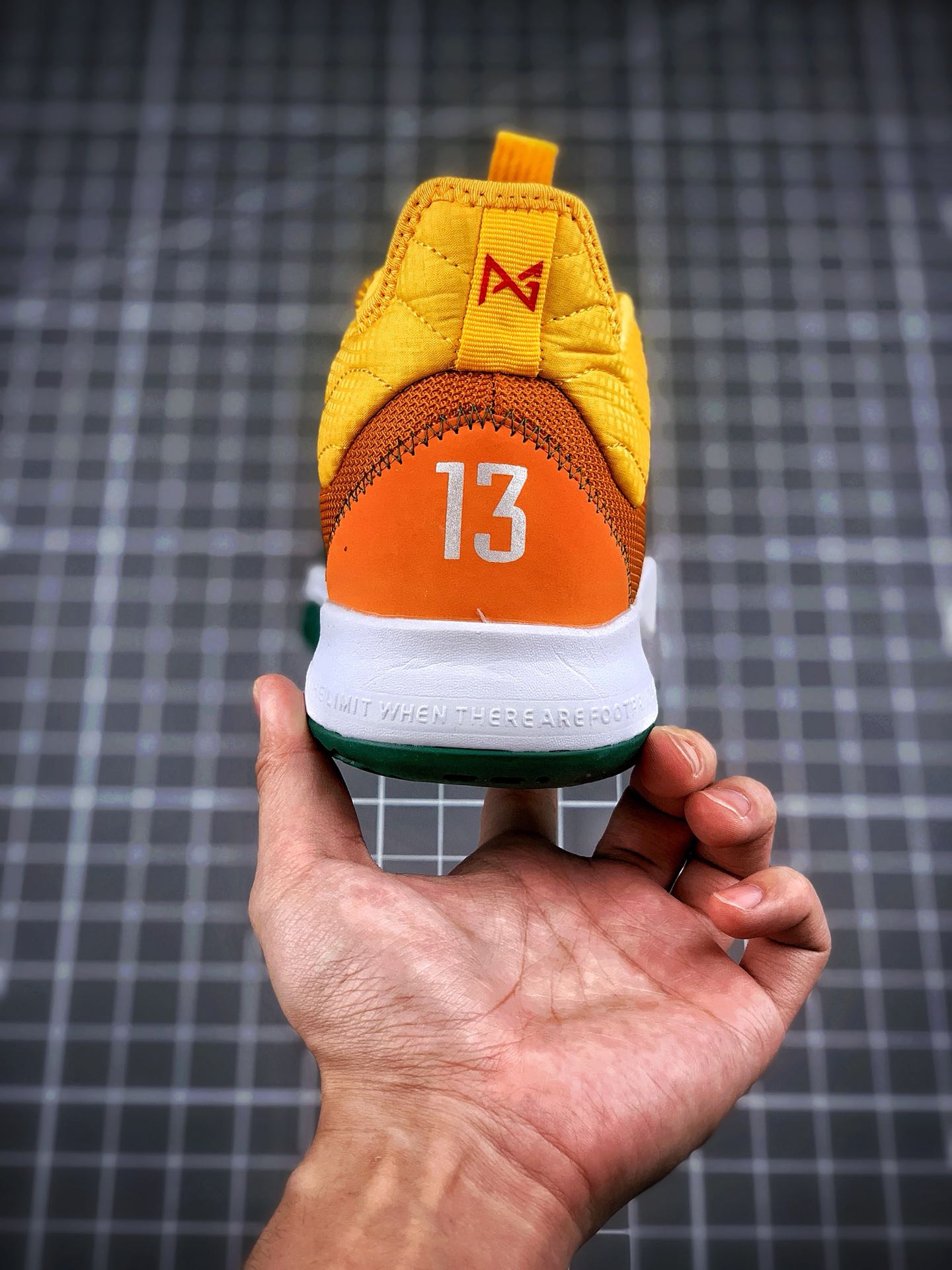 220Nike PG3 保罗乔治三代 绿橙原盒原标 zoom前掌气垫前掌包裹侧翼采用磨砂皮革 CI12140-901