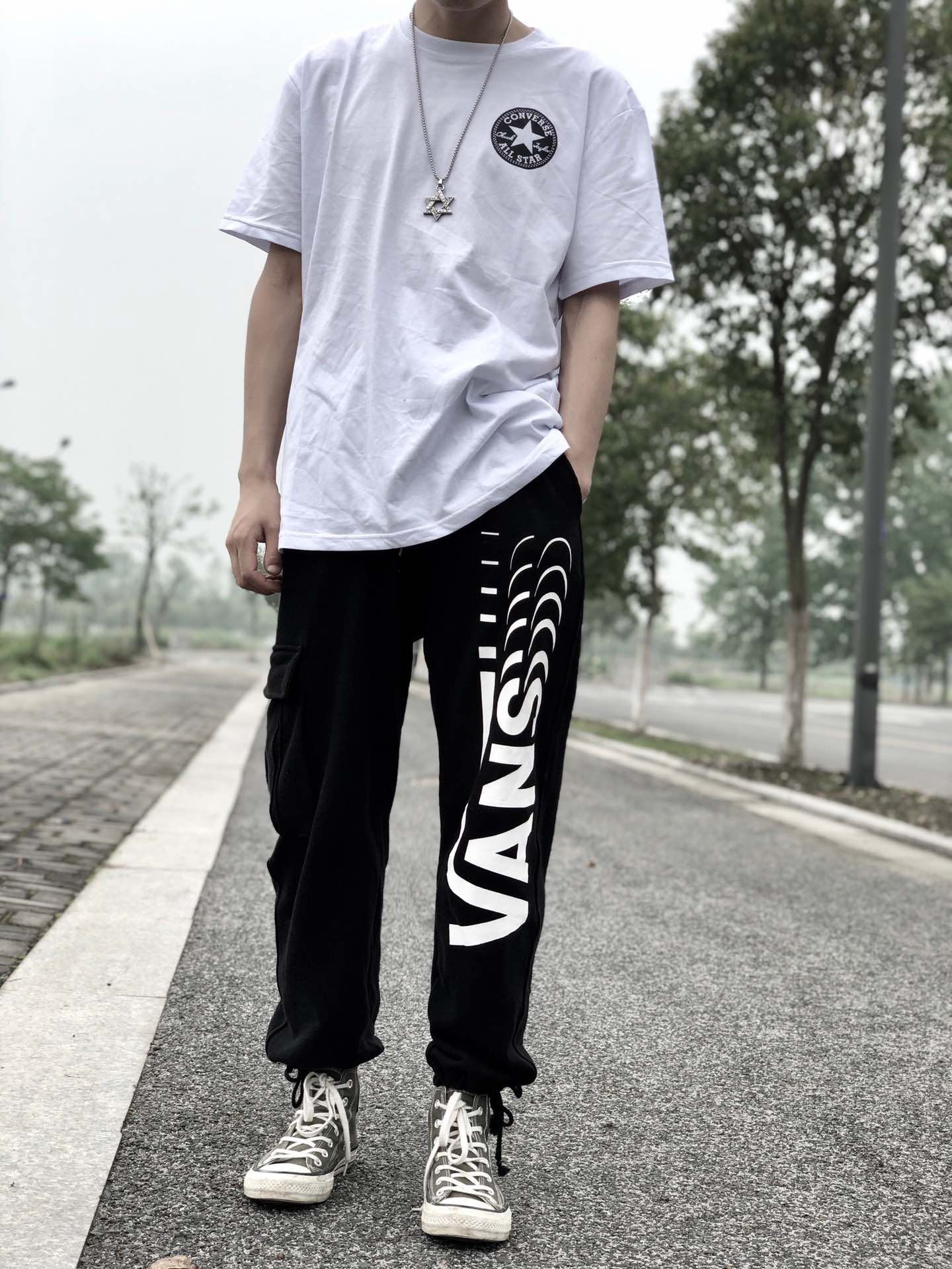 90 Vans侧面扭曲Box工装式阔腿束脚卫裤 面料采用纯棉大毛圈  四季可穿   版型宽松  百搭风  随意搭配  可阔腿可束脚 一裤两穿 男女同款 情侣可搭