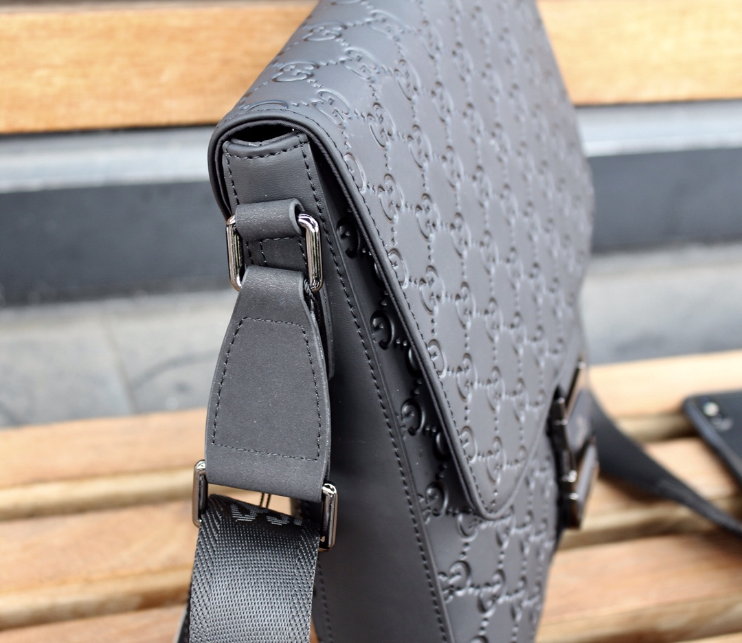 ¥、GUCCI【原单】‼ ️【型号】33065-2高端 翻盖邮差包【尺寸】25x27x6cm【颜色】黑色