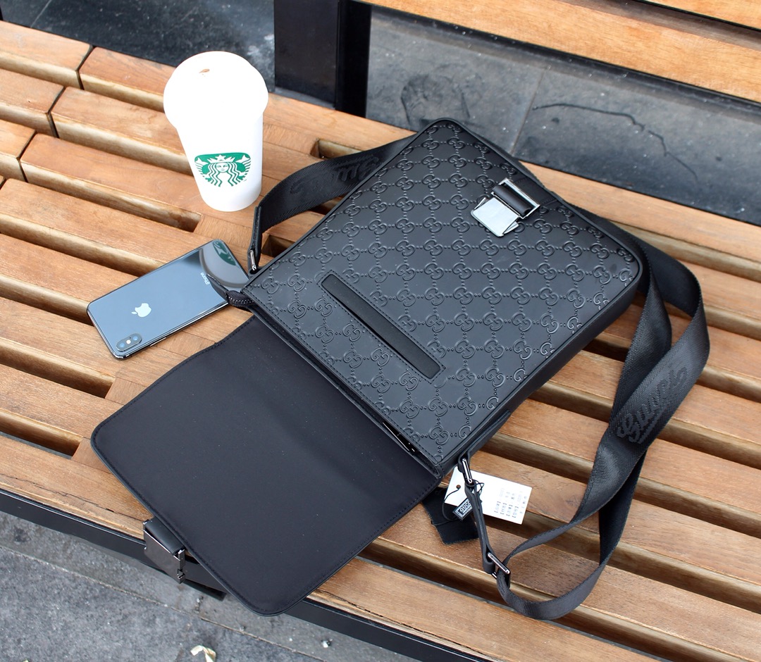 ¥、GUCCI【原单】‼ ️【型号】33065-2高端 翻盖邮差包【尺寸】25x27x6cm【颜色】黑色