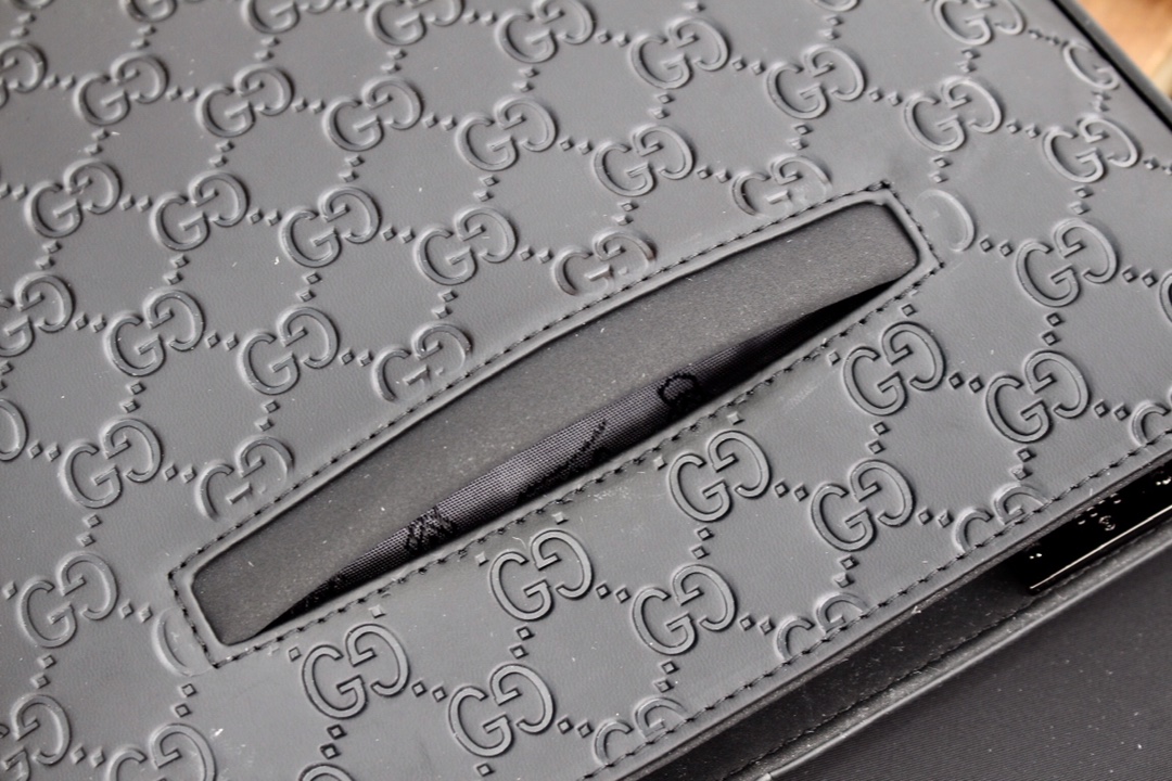 ¥、GUCCI【原单】‼ ️【型号】33065-2高端 翻盖邮差包【尺寸】25x27x6cm【颜色】黑色