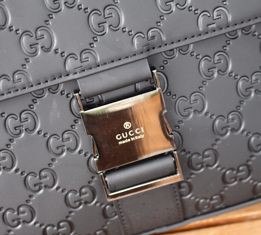 ¥、GUCCI【原单】‼ ️【型号】33065-2高端 翻盖邮差包【尺寸】25x27x6cm【颜色】黑色