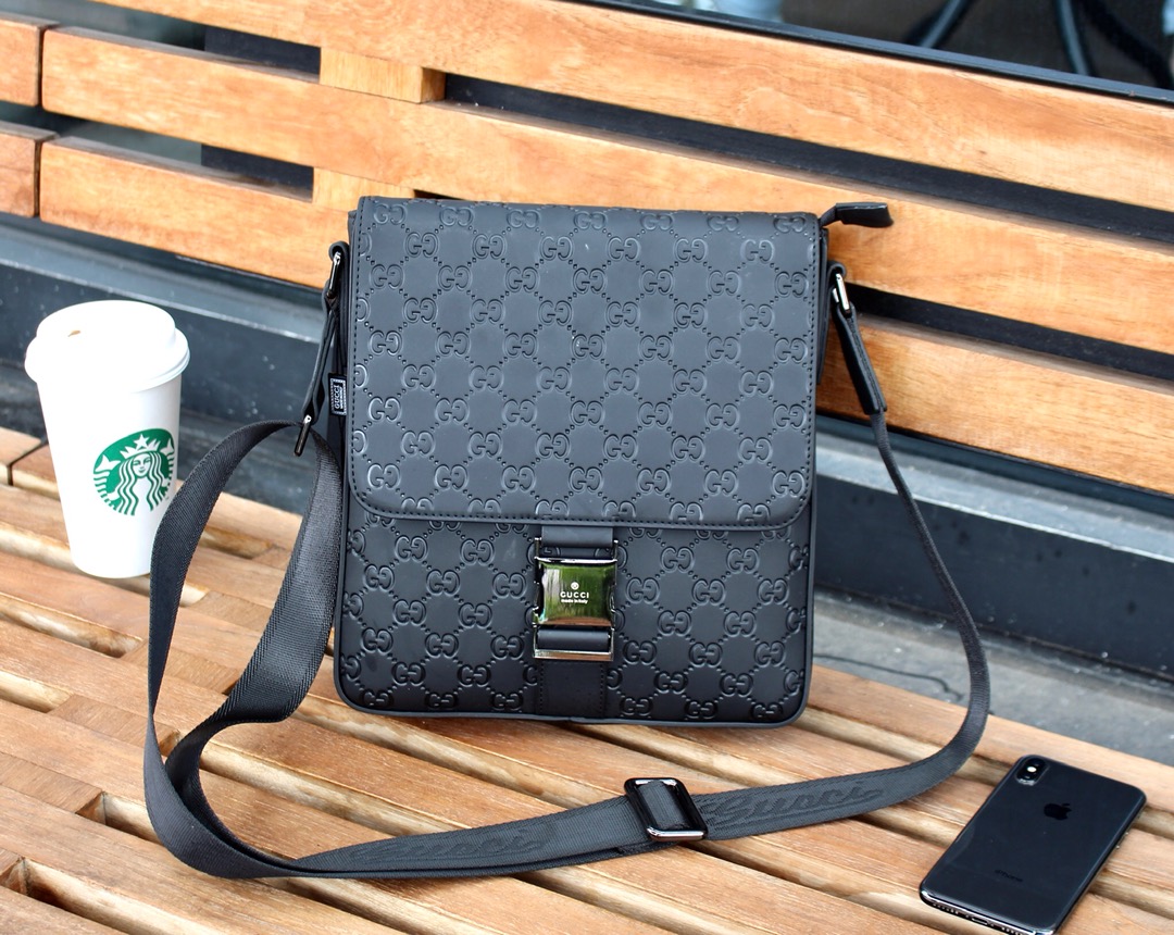 ¥、GUCCI【原单】‼ ️【型号】33065-2高端 翻盖邮差包【尺寸】25x27x6cm【颜色】黑色