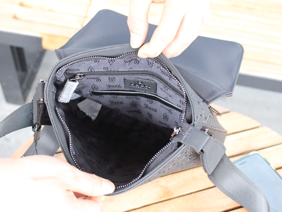¥、GUCCI【原单】‼ ️【型号】33065-2高端 翻盖邮差包【尺寸】25x27x6cm【颜色】黑色