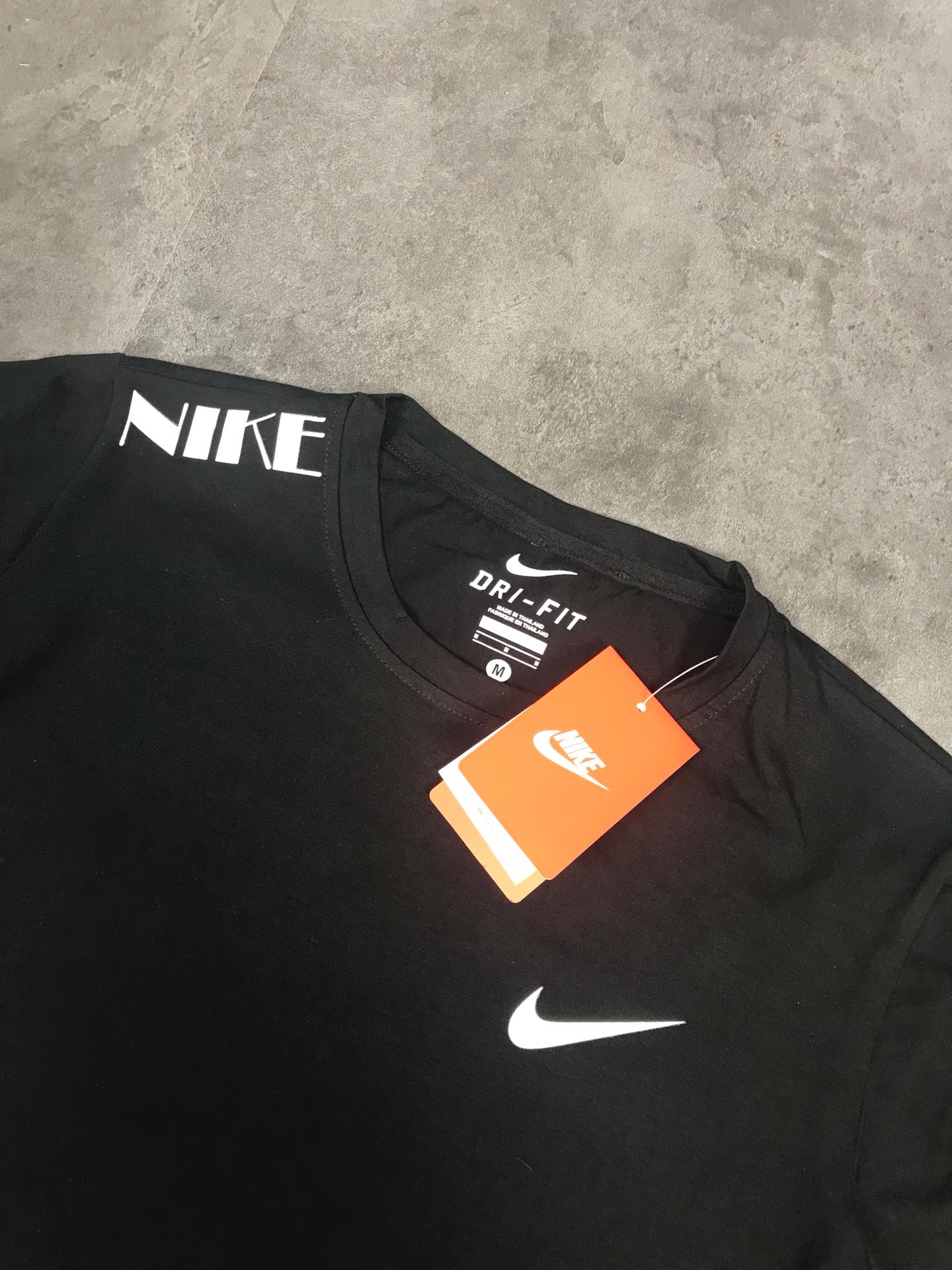 55 nike/耐克胸前小钩logo短袖T恤，左肩nike独特字母印花。唐嫣 赵丽颖同款基础简约