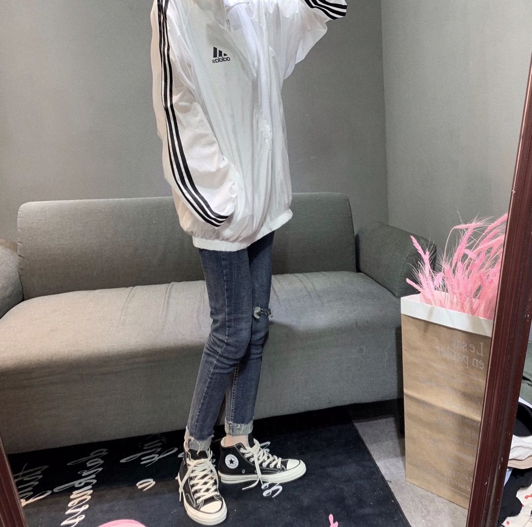 85 Adidas 三条杠男女防晒衣 阿迪四色皮肤衣、防晒服 经典三条杠百搭阿迪款式、时尚插肩袖版型 夏季必备防晒神器