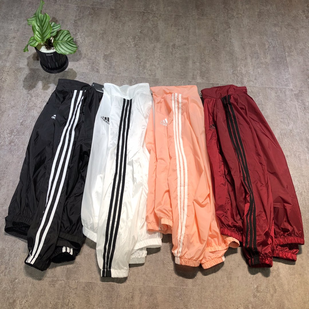 85 Adidas 三条杠男女防晒衣 阿迪四色皮肤衣、防晒服 经典三条杠百搭阿迪款式、时尚插肩袖版型 夏季必备防晒神器